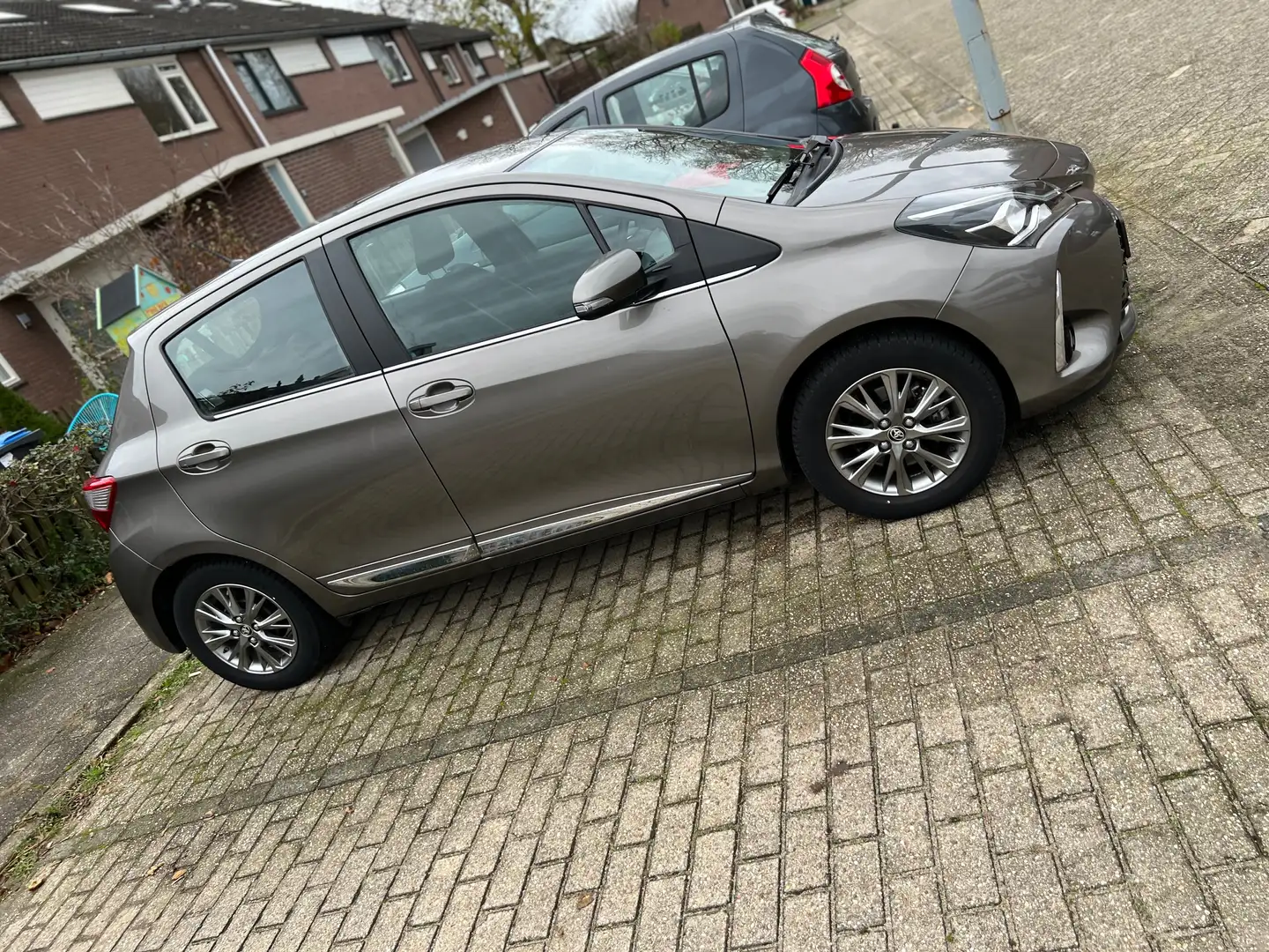 Toyota Yaris Yaris 1,5-Dual-VVT-iE Team Deutschland Brązowy - 2