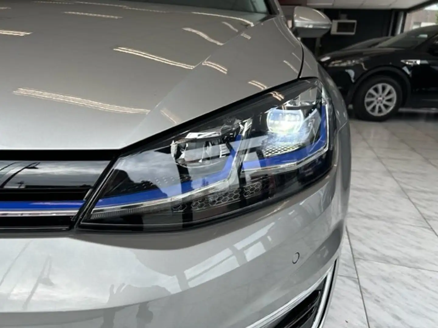 Volkswagen e-Golf 35.8kWh - Etat show-room! Garantie Grijs - 2