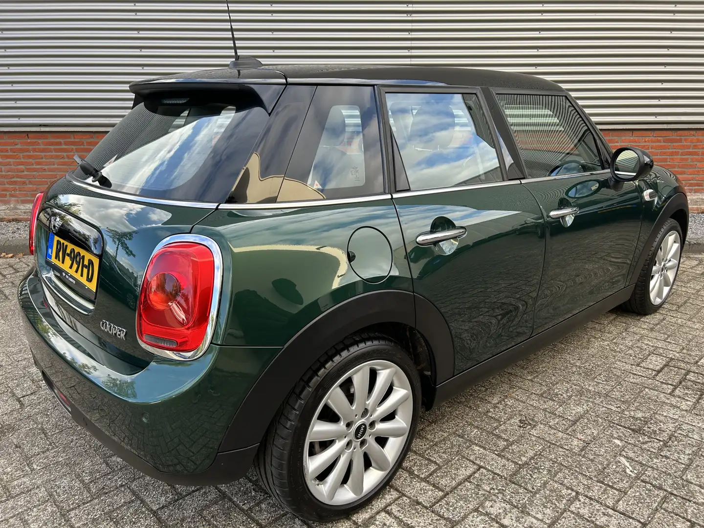 MINI Cooper Mini 1.5 Business | Panoramadak | 17'' LMV | Navig Vert - 2