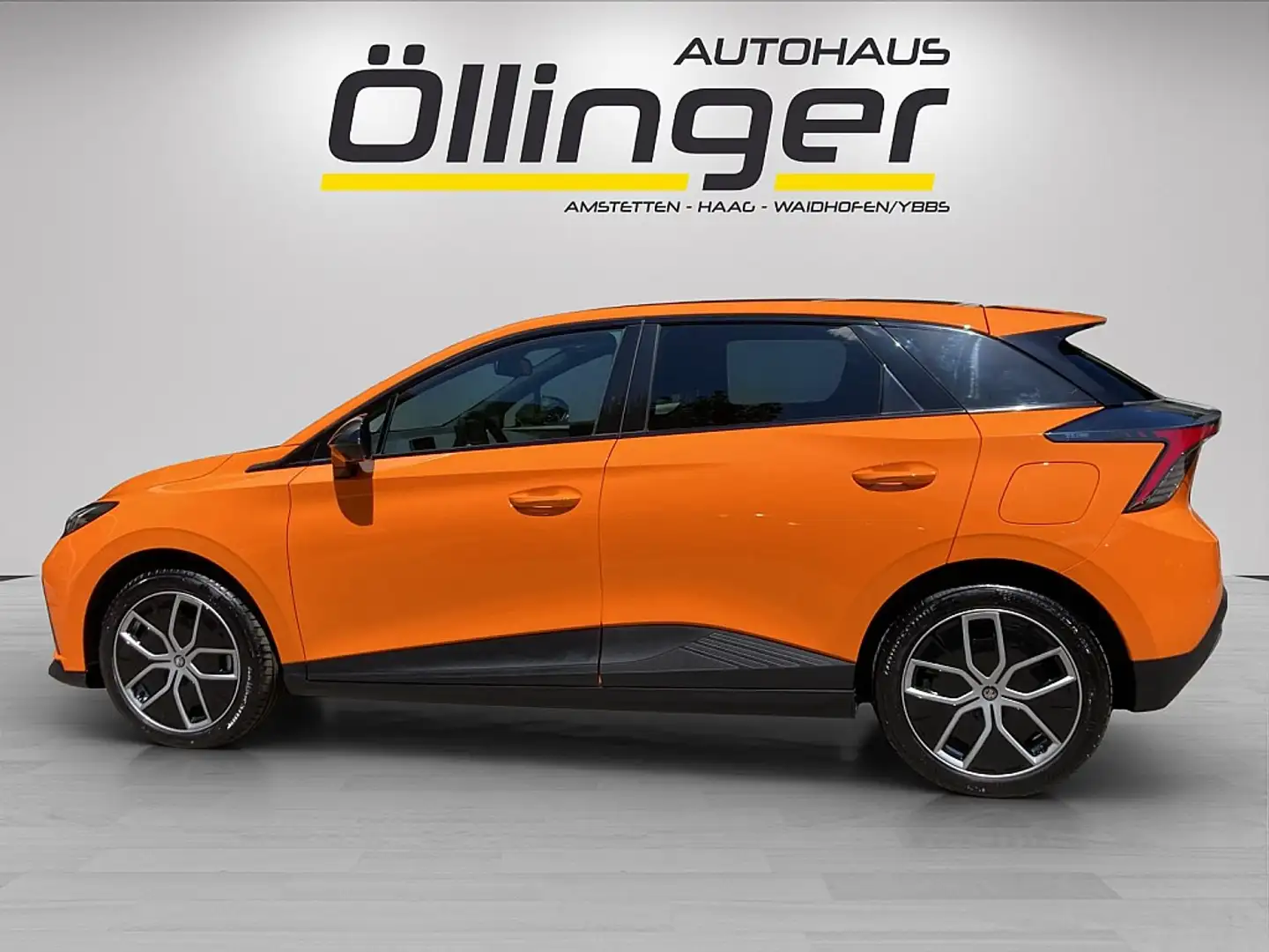 MG MG4 EV 77 kWh Trophy Extended Range Orange - 2
