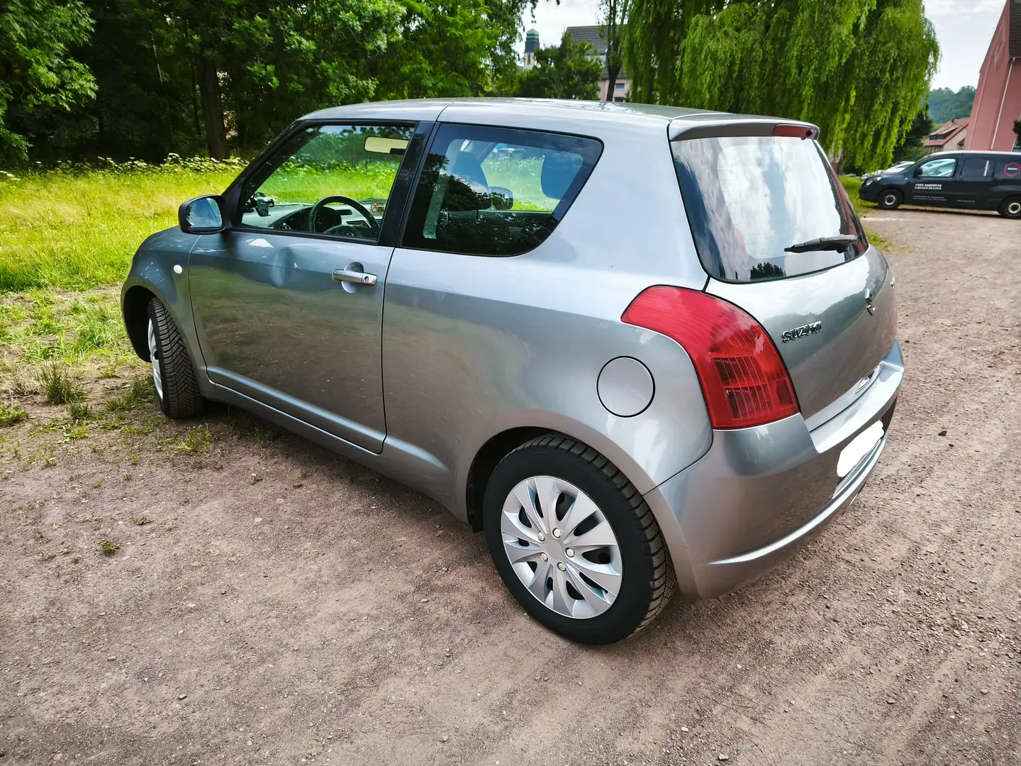 Suzuki Swift 1.3 Club Grau - 2