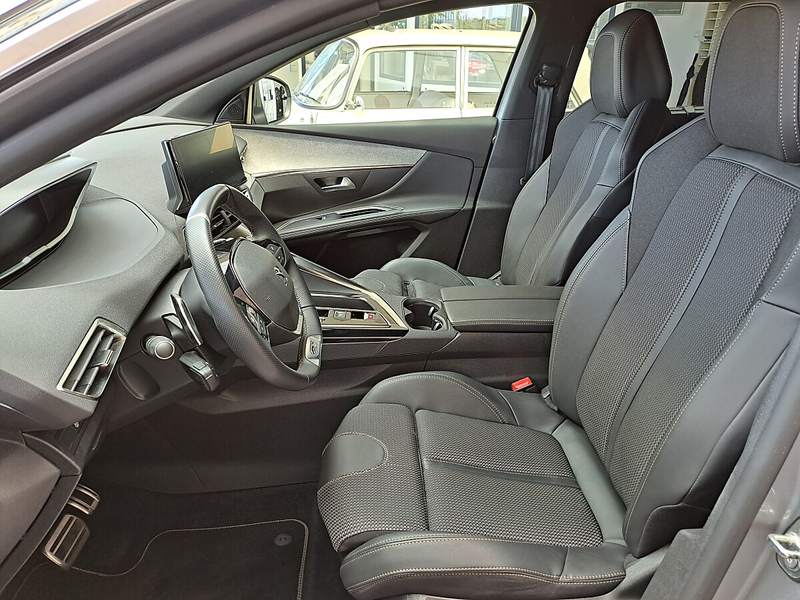 Peugeot 5008 HEV 136 E-DCS6 GT Aut. 7-Sitze — photo 12