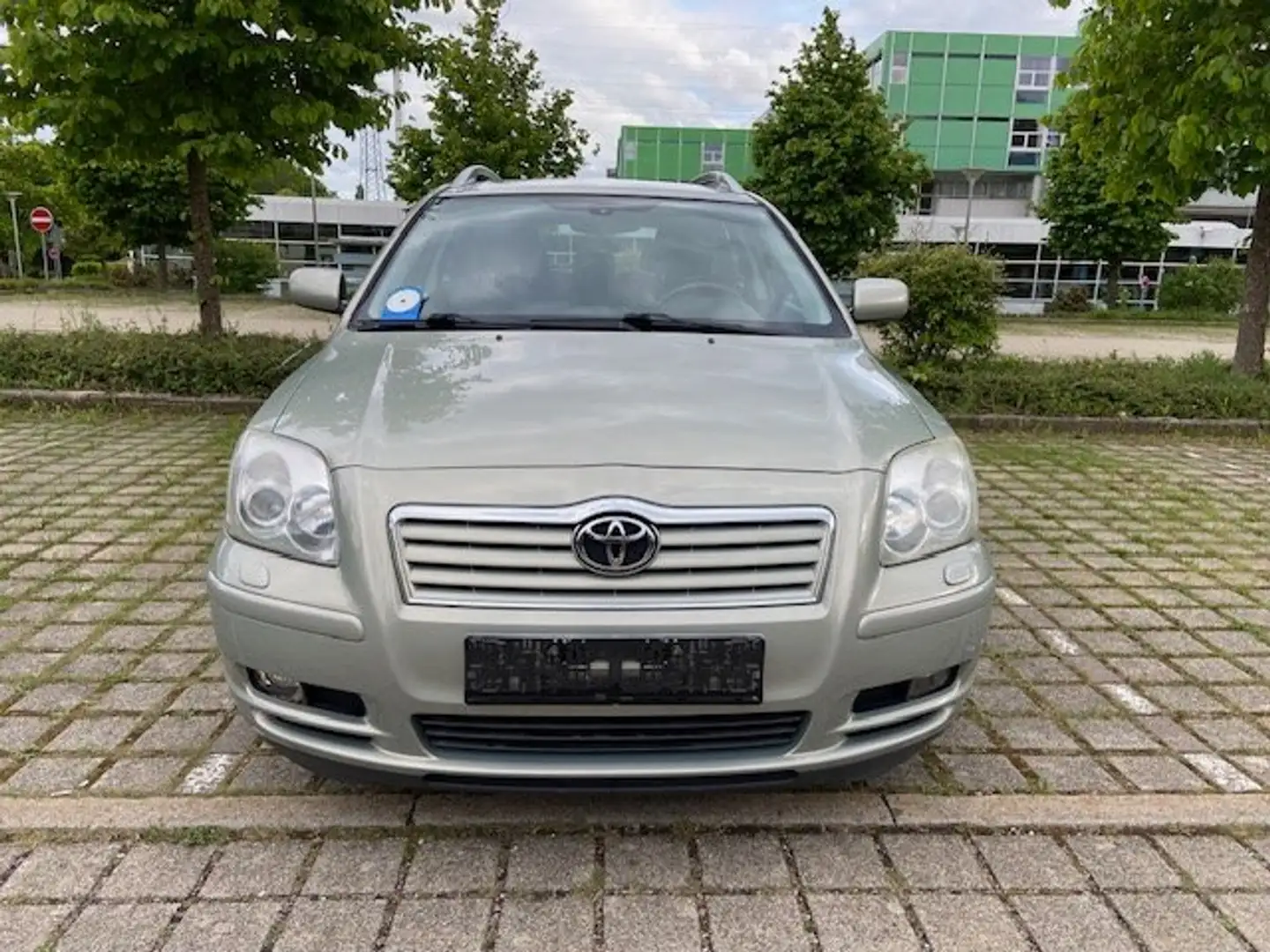Toyota Avensis Avensis 1.8 VVT-i Combi Sol, Flüssiggas Anlage Stříbrná - 1