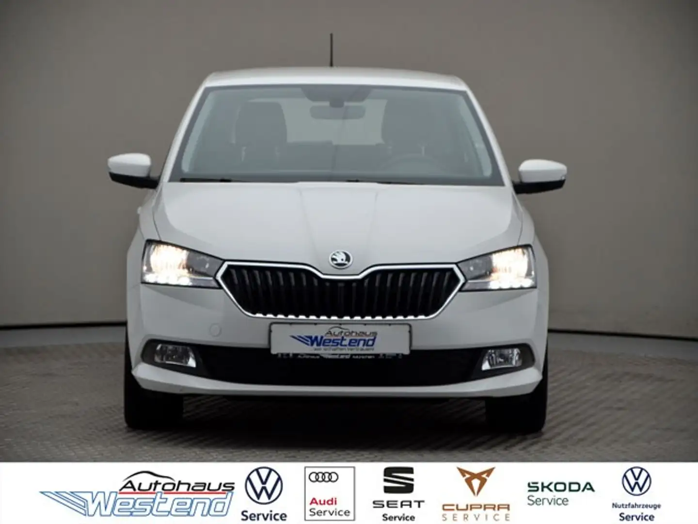 Skoda Fabia Combi Active 1.0l TSI 70kW 5-Gang Klima PDC Klima Weiß - 1