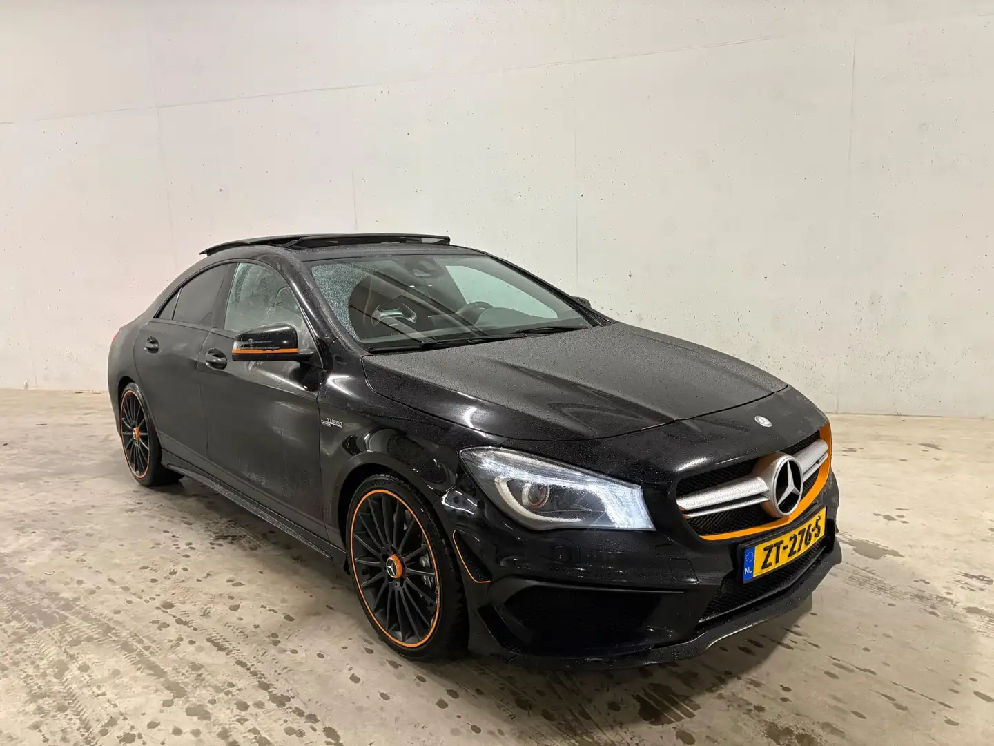 Mercedes-Benz CLA 45 AMG 4MATIC OrangeArt Edition Pano Camera Harman/Kardon Schwarz - 2
