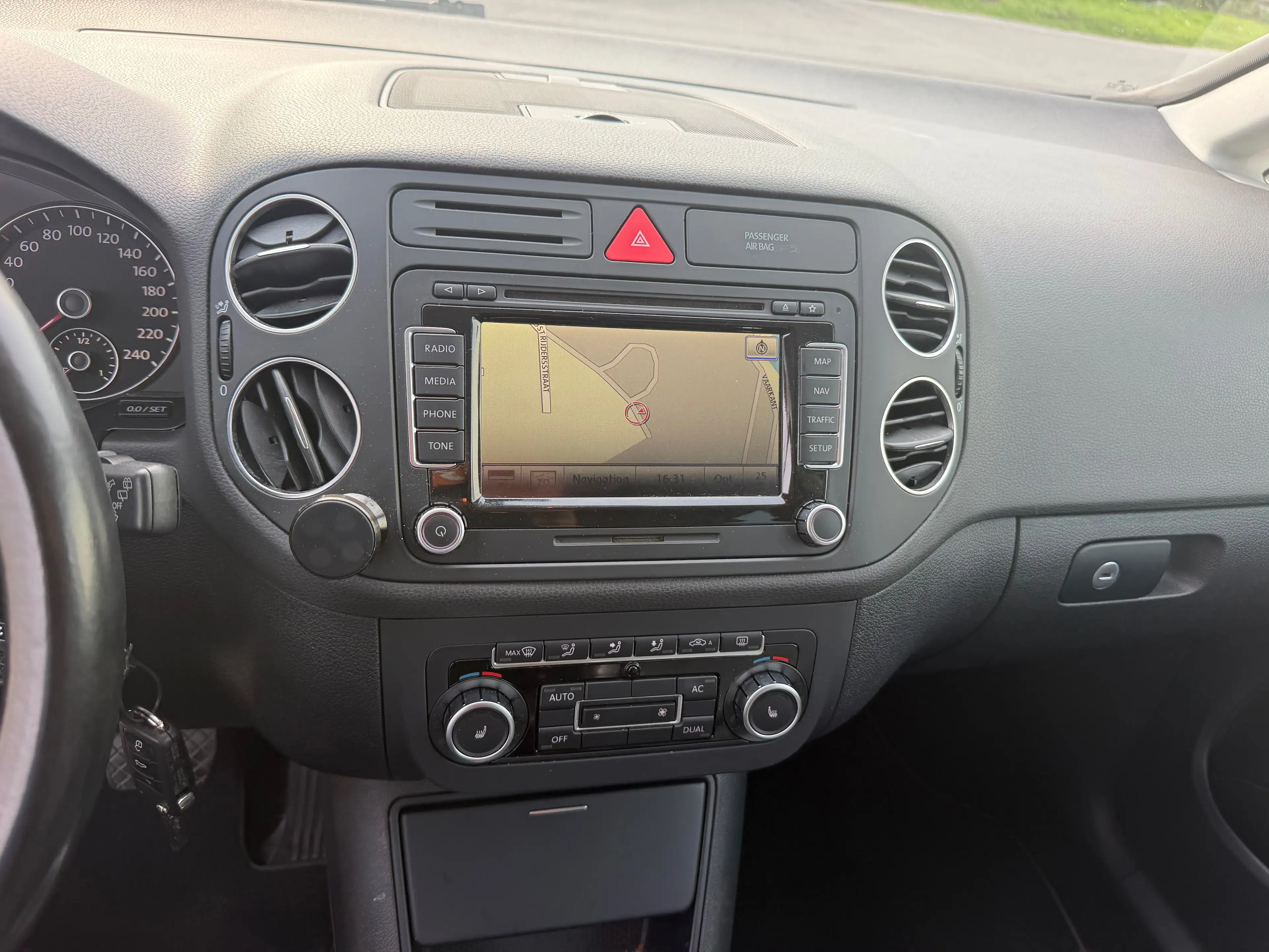 Volkswagen Golf Plus 2.0 CR TDi Highline DPF DSG — photo 10
