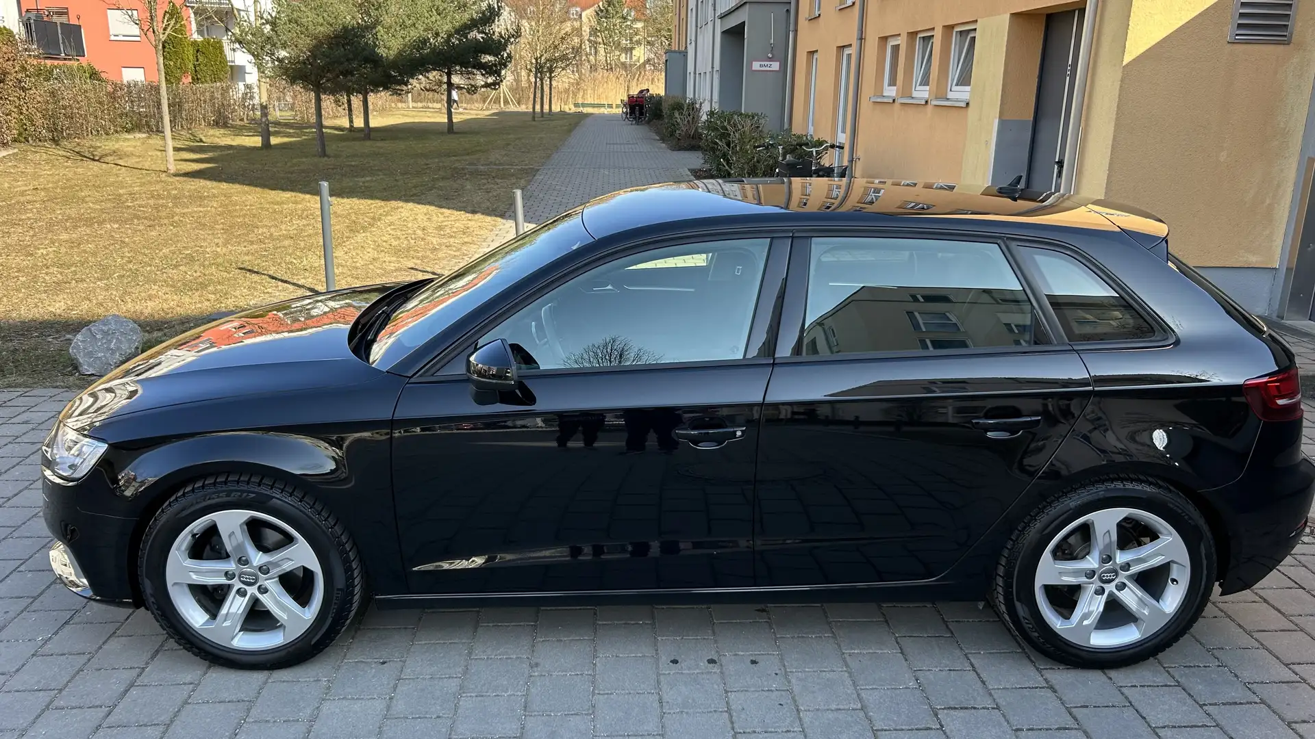Audi A3 2.0 TDI Sportback S tronic design Euro 6 Schwarz - 2