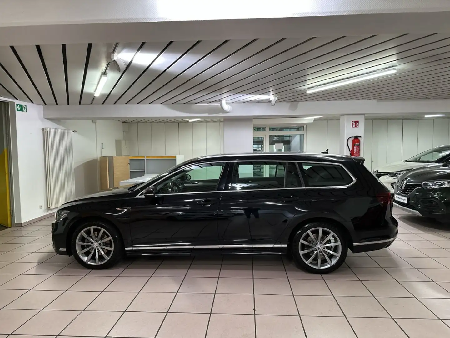 Volkswagen Passat Variant Elegance 8-Fach bereift! Klima Navi Noir - 2