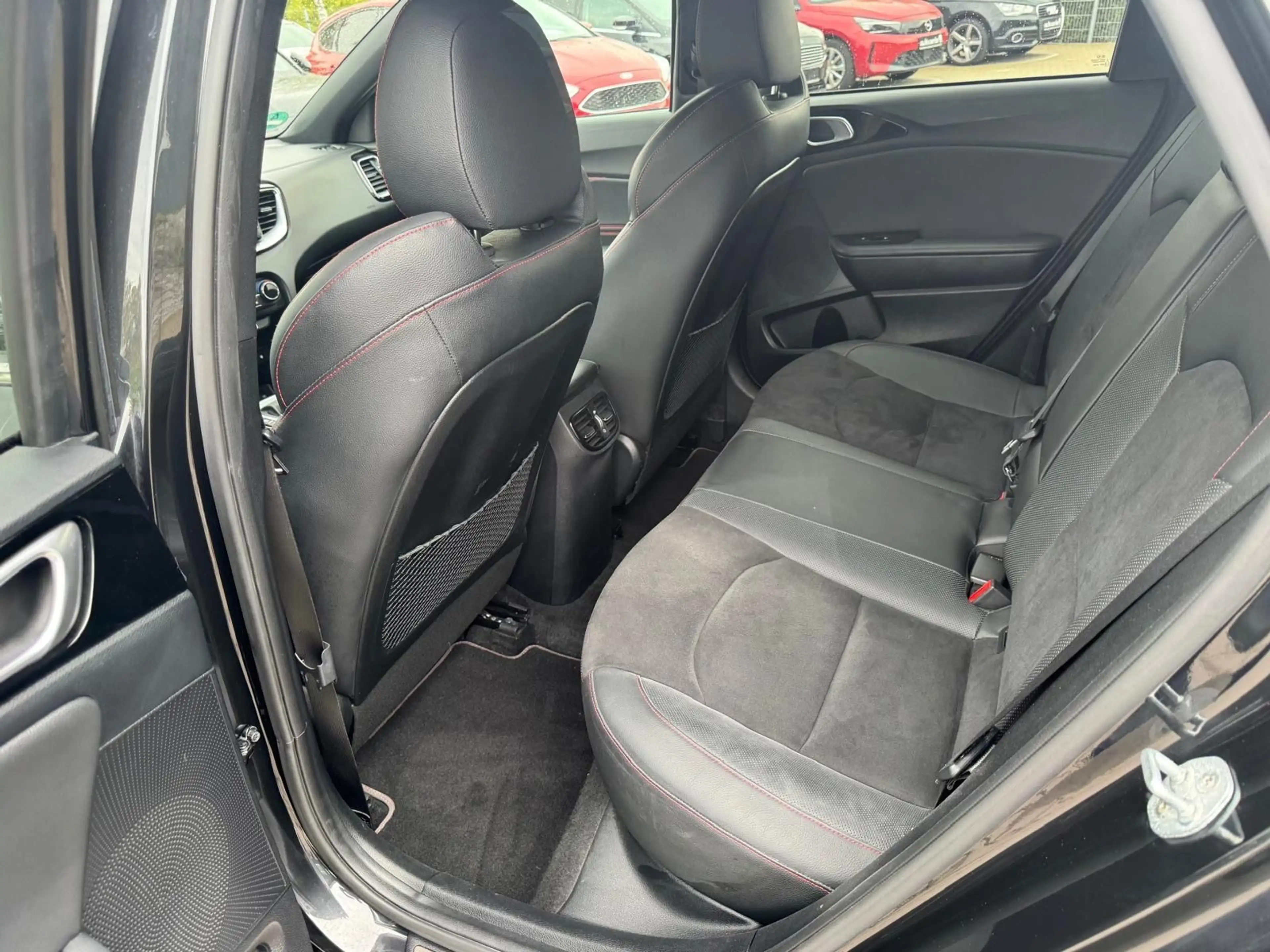 Kia Ceed / cee'd Ceed GT°Limousine°204 PS°Navi°Memory°Winterpaket — photo 15