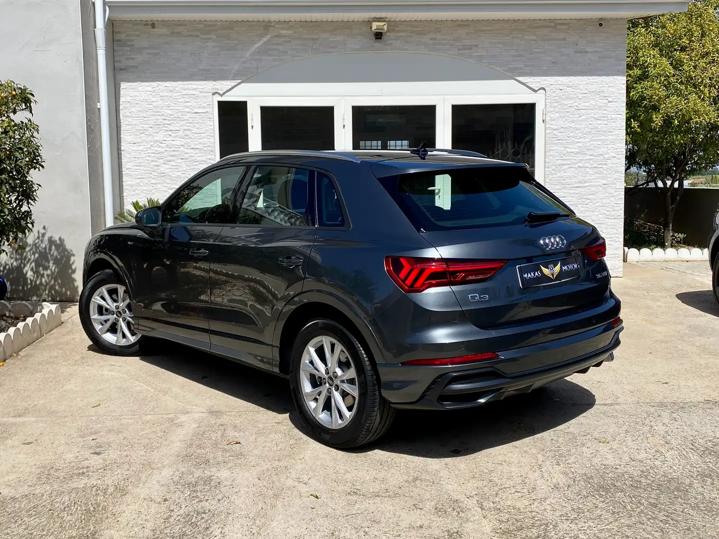 Audi Q3 35 TFSI 150 ch S tronic 7 S line Gris - 2