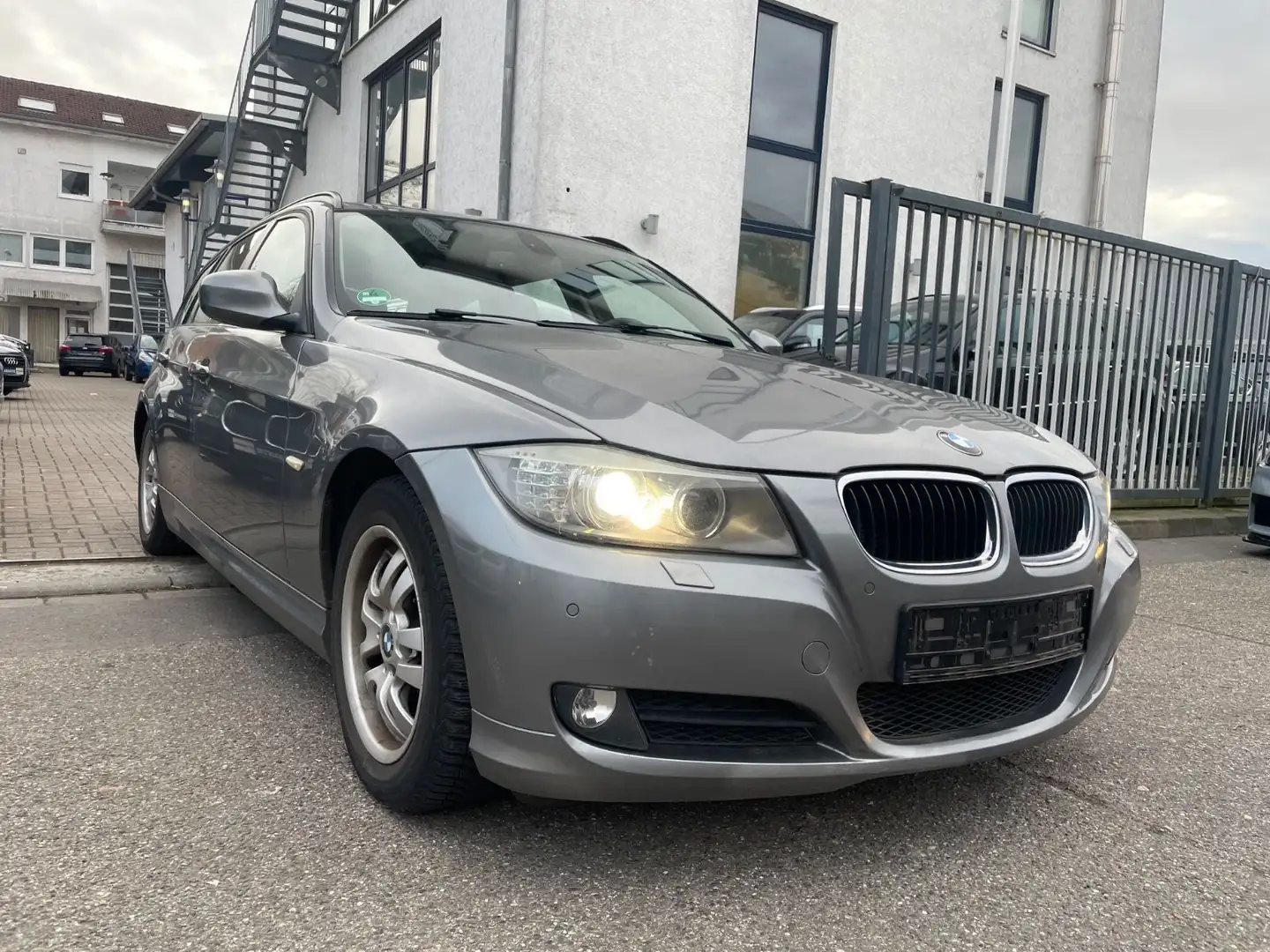 BMW 320 Baureihe 3 Touring 320d Grau - 1