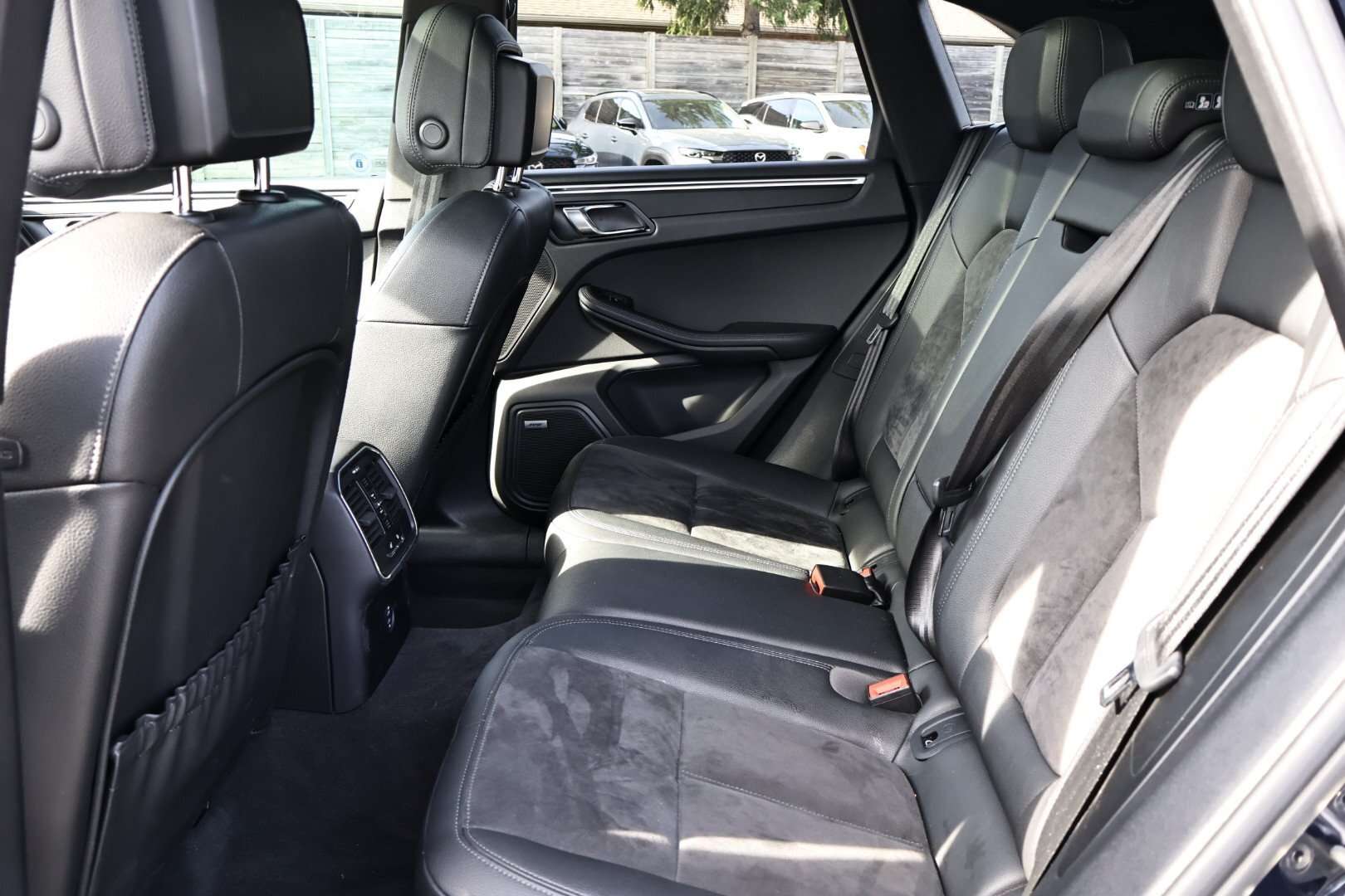 2020 Porsche Macan Base 4dr All-Wheel Drive thumb 23