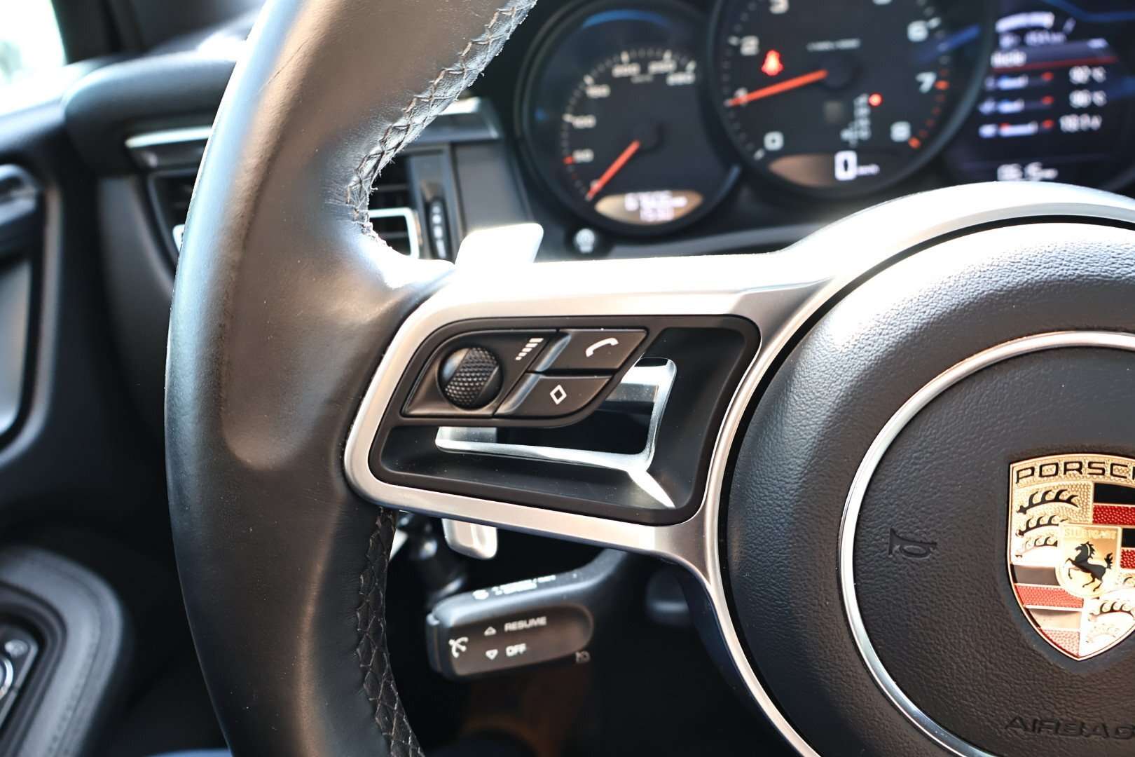 2020 Porsche Macan Base 4dr All-Wheel Drive thumb 14