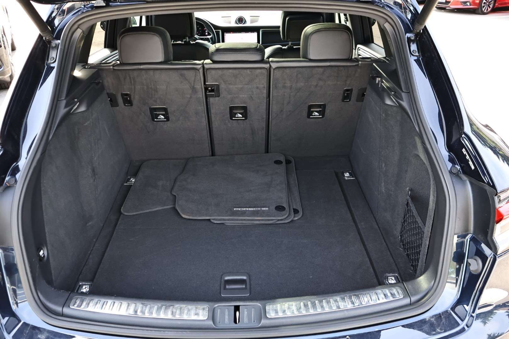 2020 Porsche Macan Base 4dr All-Wheel Drive thumb 26