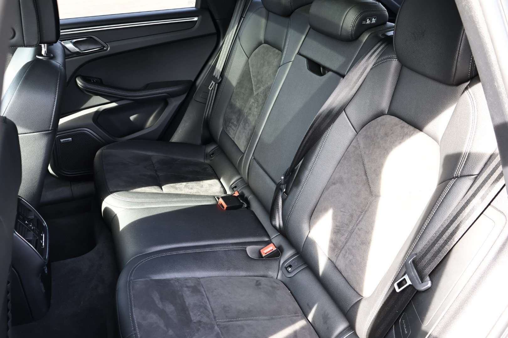 2020 Porsche Macan Base 4dr All-Wheel Drive thumb 22