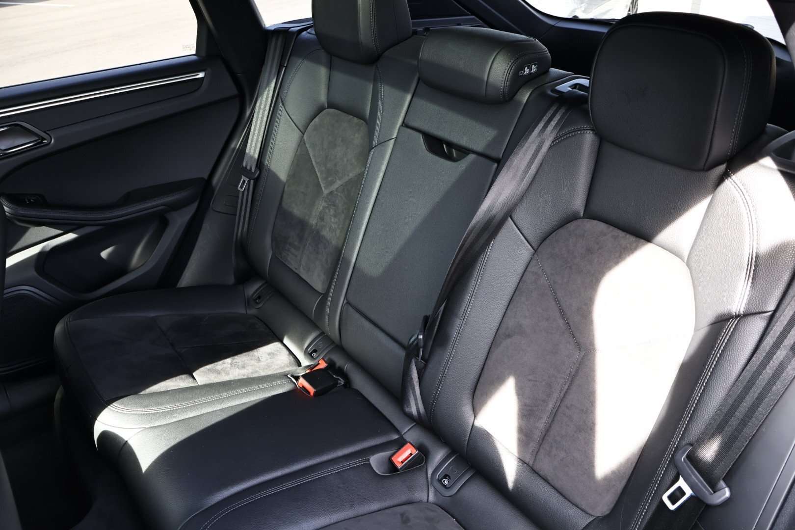 2020 Porsche Macan Base 4dr All-Wheel Drive thumb 24