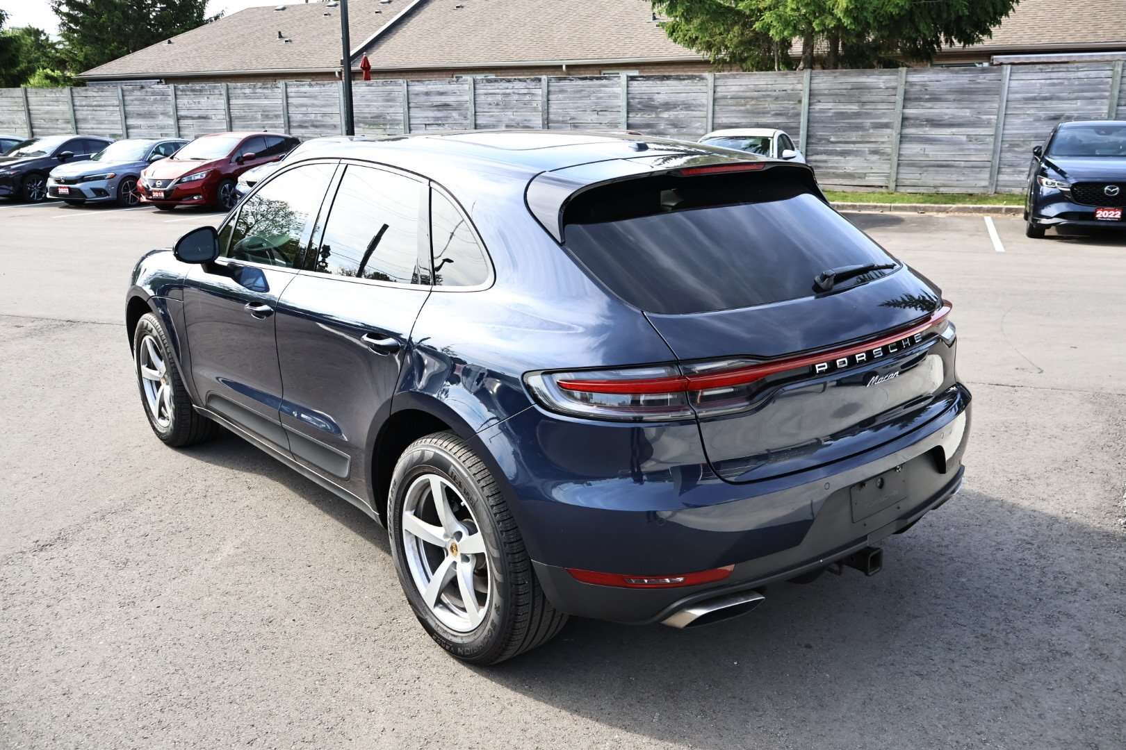 2020 Porsche Macan Base 4dr All-Wheel Drive alt 3