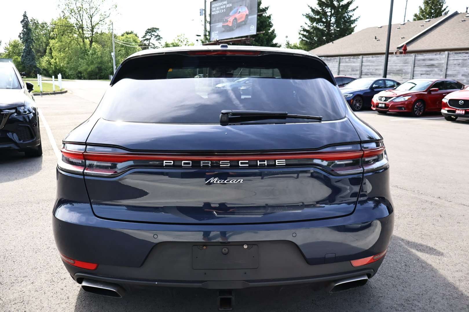 2020 Porsche Macan Base 4dr All-Wheel Drive alt 4