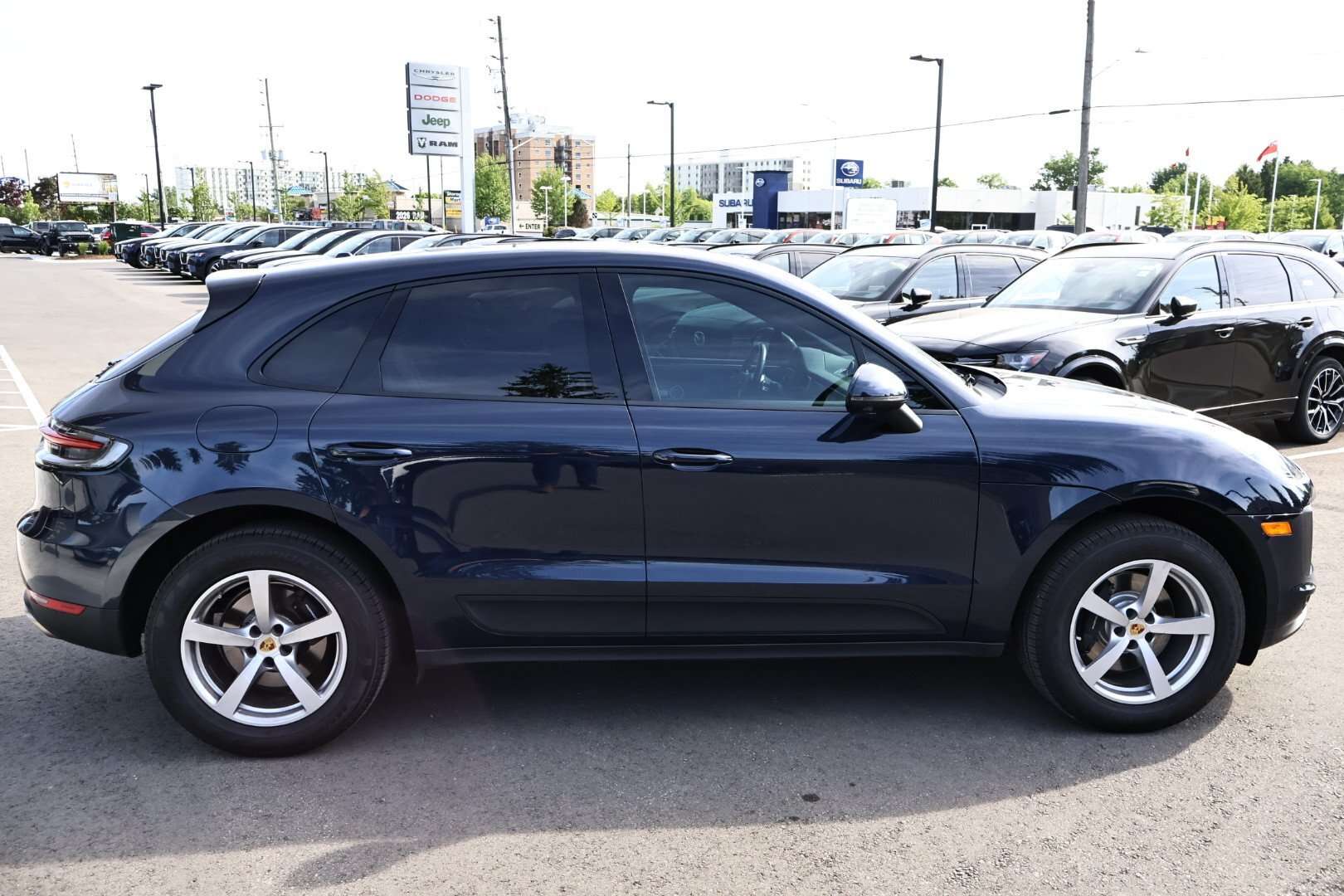 2020 Porsche Macan Base 4dr All-Wheel Drive thumb 6