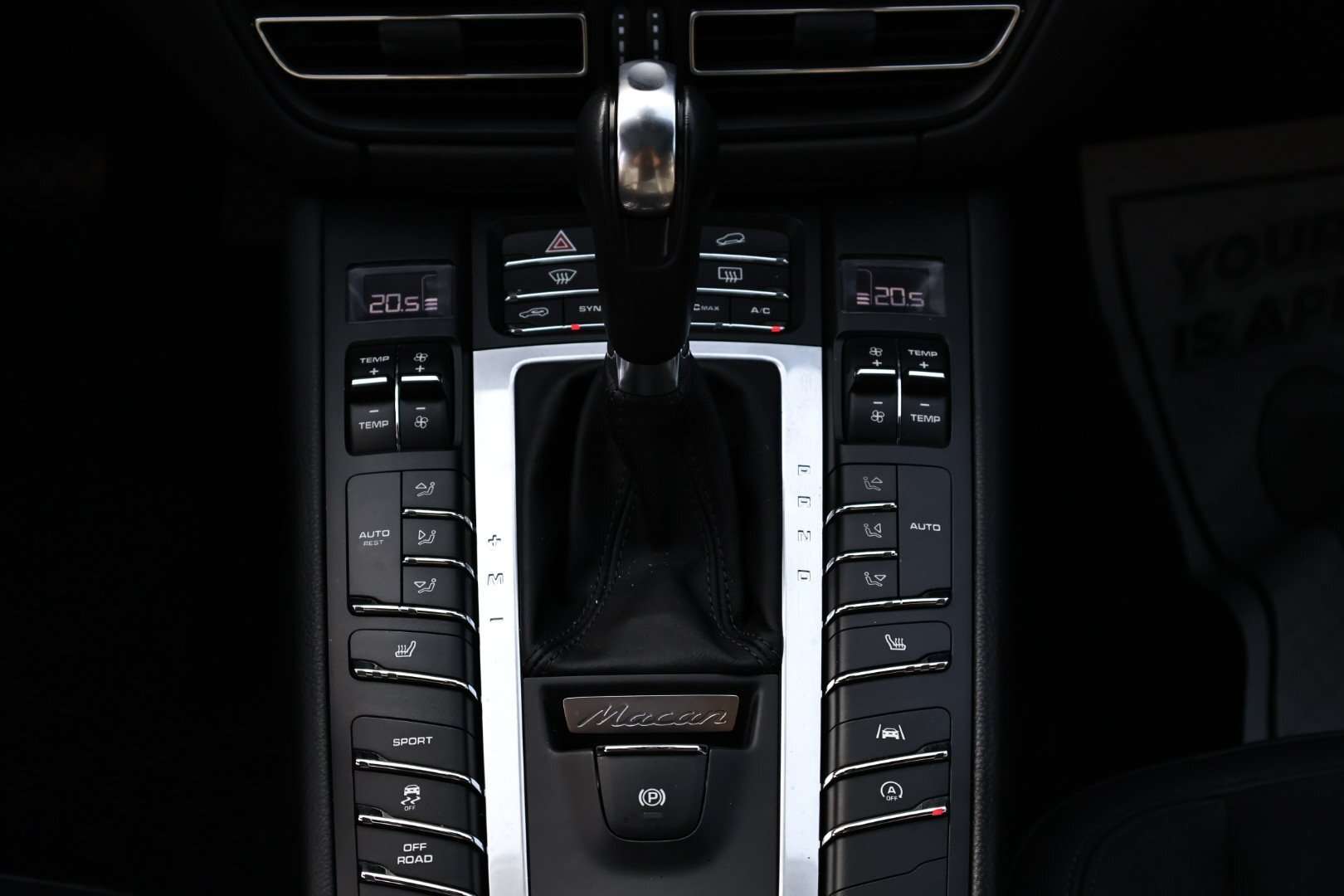 2020 Porsche Macan Base 4dr All-Wheel Drive thumb 19