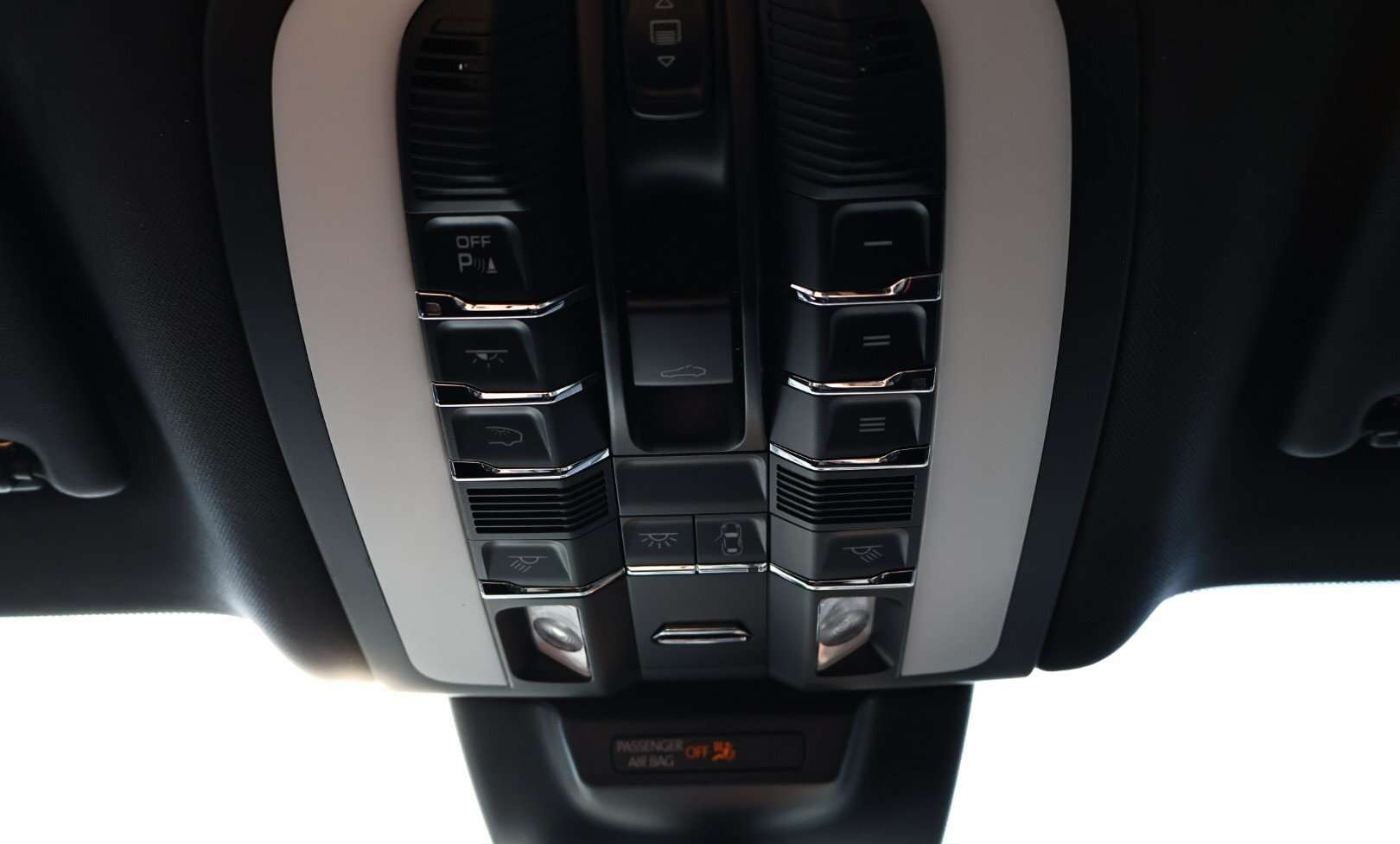 2020 Porsche Macan Base 4dr All-Wheel Drive thumb 21