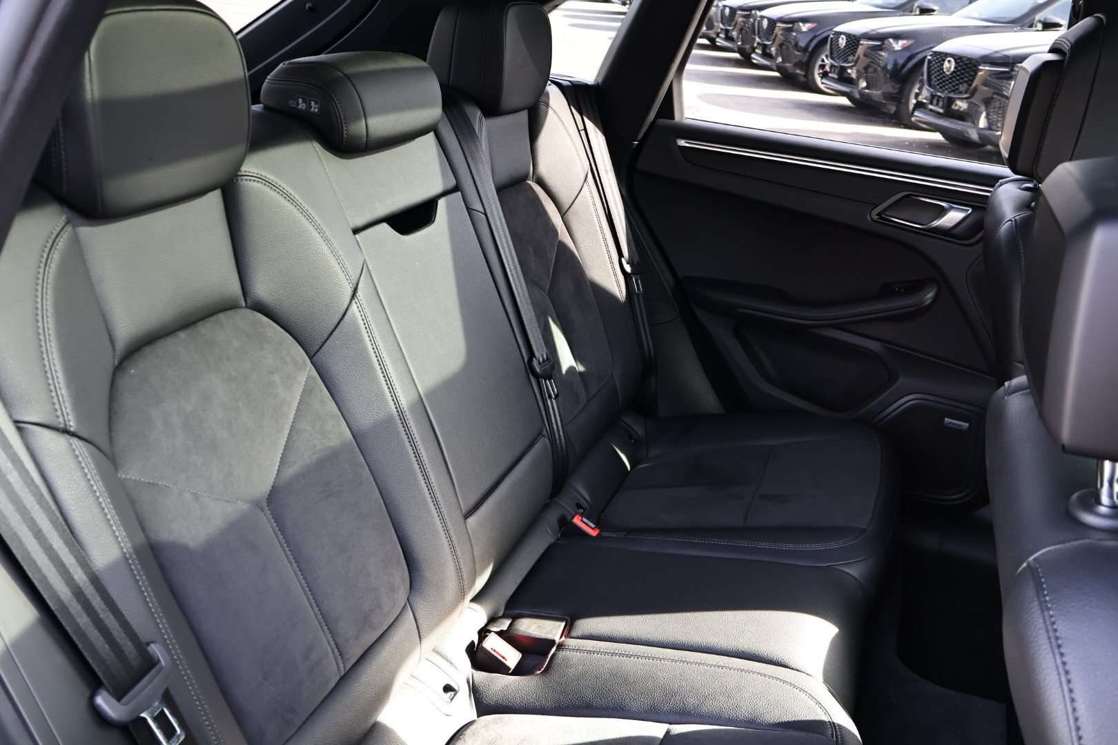 2020 Porsche Macan Base 4dr All-Wheel Drive thumb 28