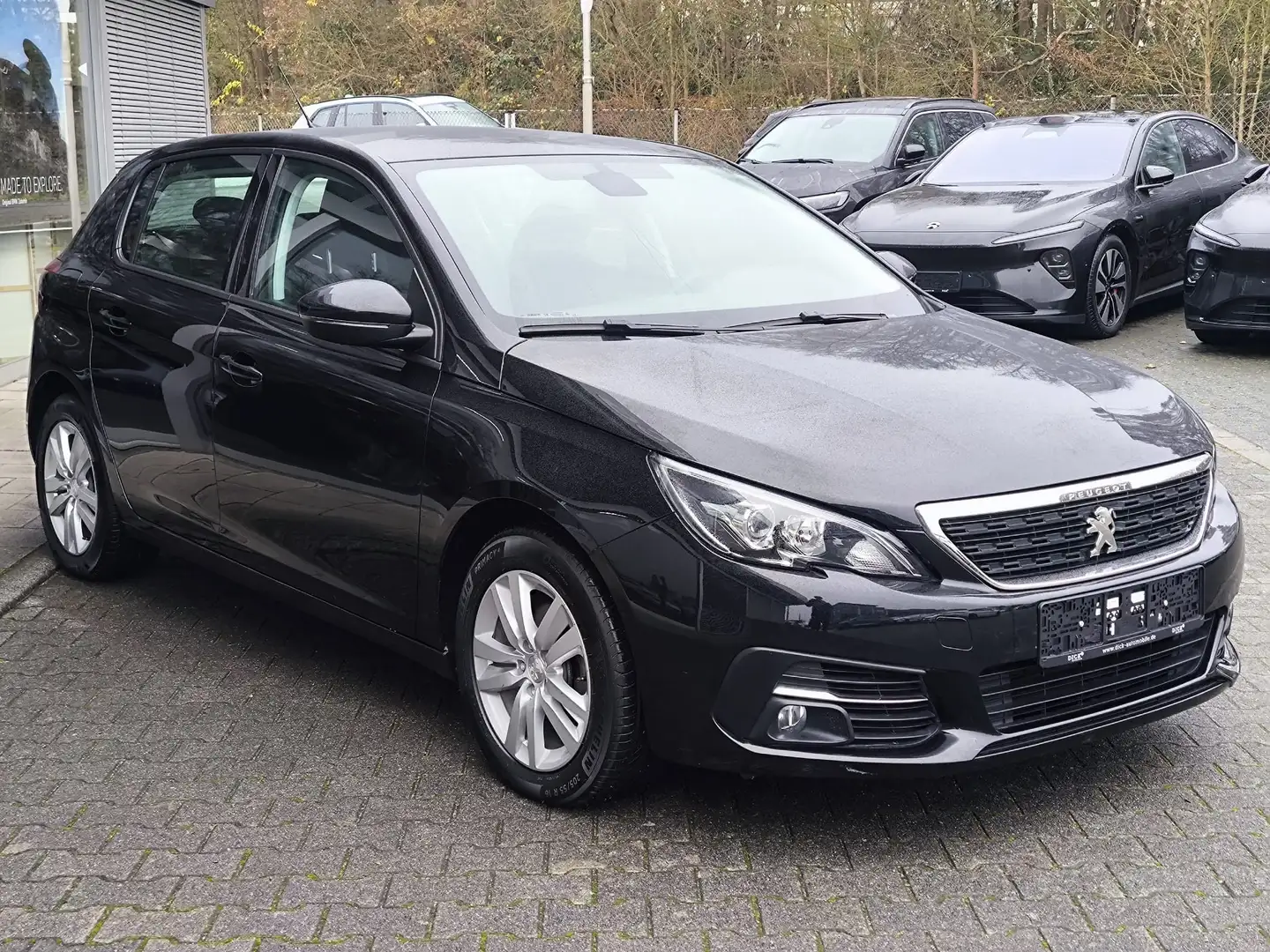 Peugeot 308 1.2 Aut. Active Pack NAVI+PDC+TEMP+MFL+APPLE Černá - 2