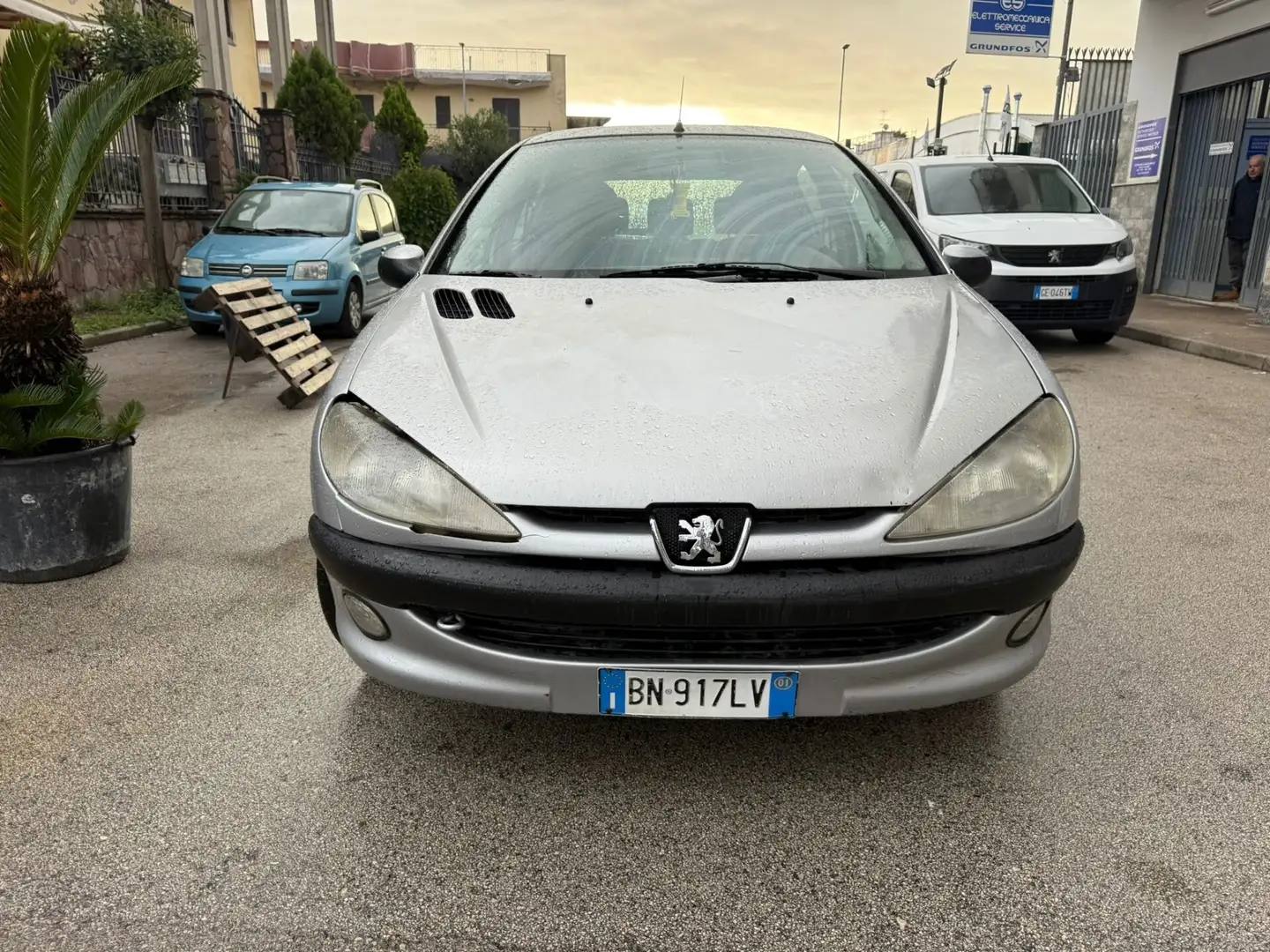 Peugeot 206 1.1 5p. XT Grau - 1
