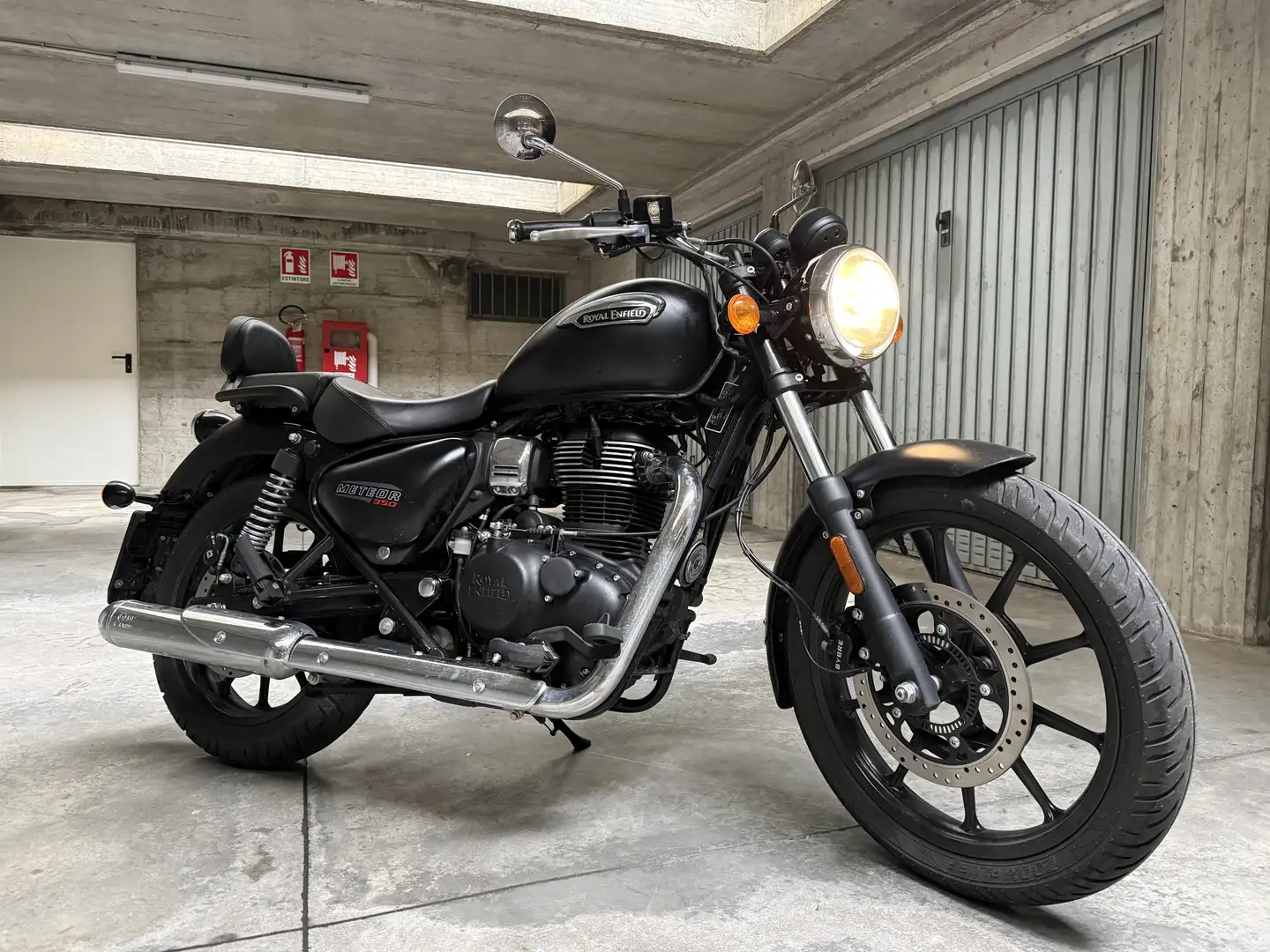Royal Enfield Meteor 350 - 1