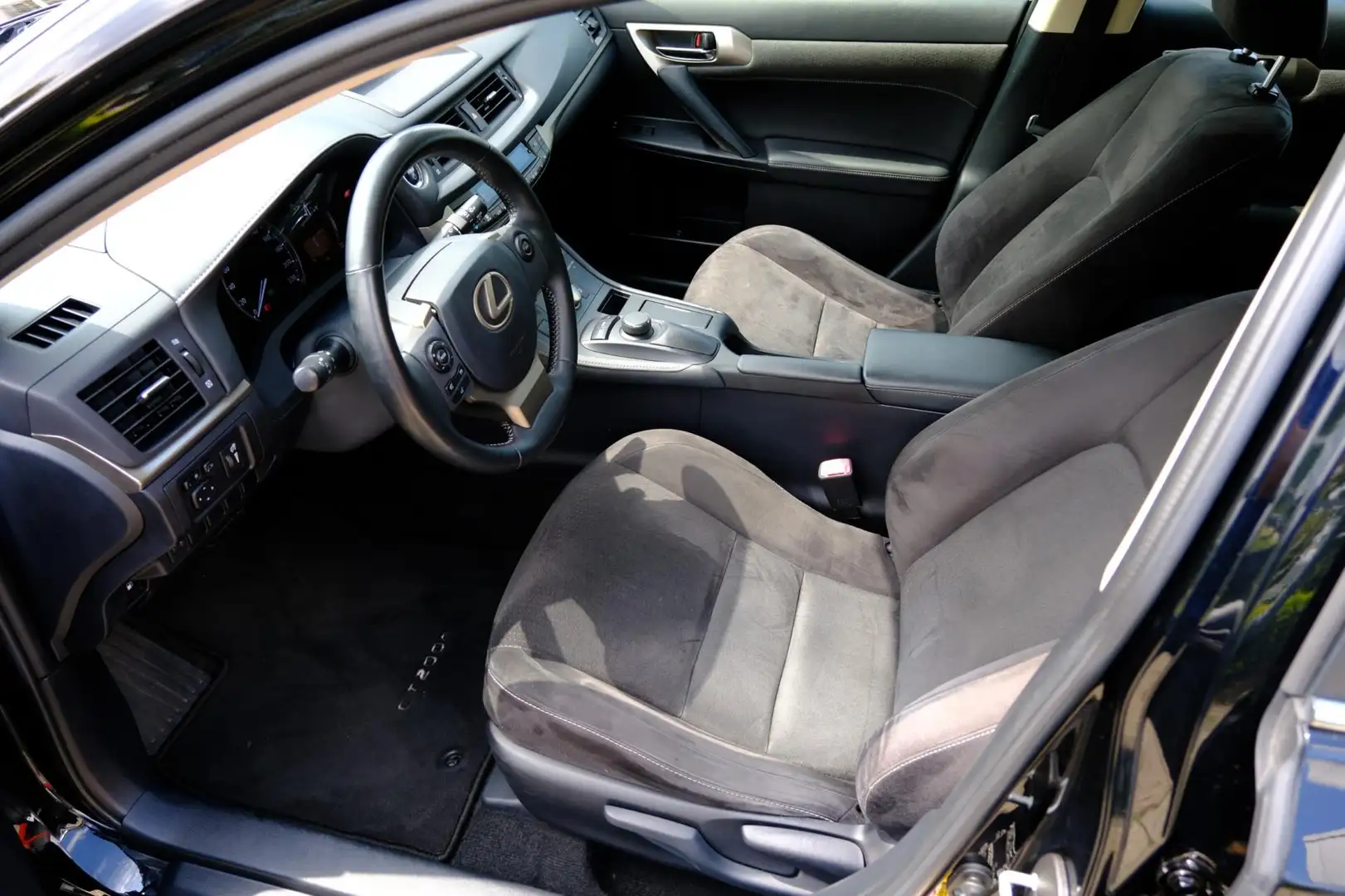 Lexus CT 200h Aut. Navi|Cam|Alcantara|LMV Zwart - 2