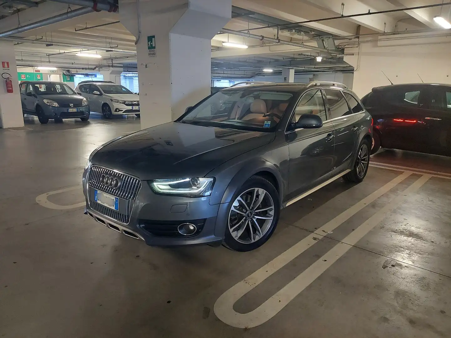 Audi A4 allroad 2.0 tdi Business Plus 190c s-tronic - 1