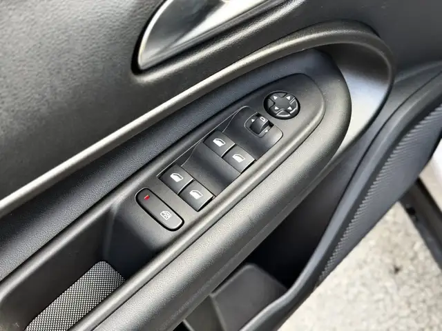 Jeep Avenger view 12