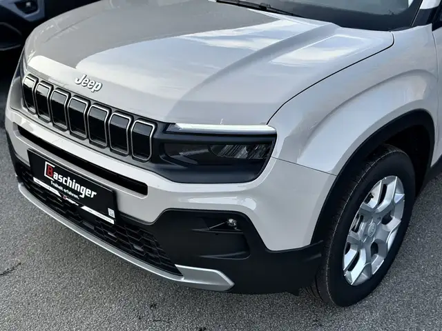 Jeep Avenger view 3