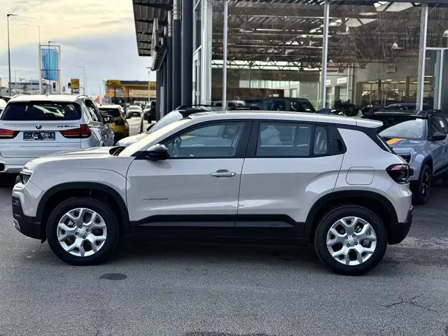 Jeep Avenger view 5