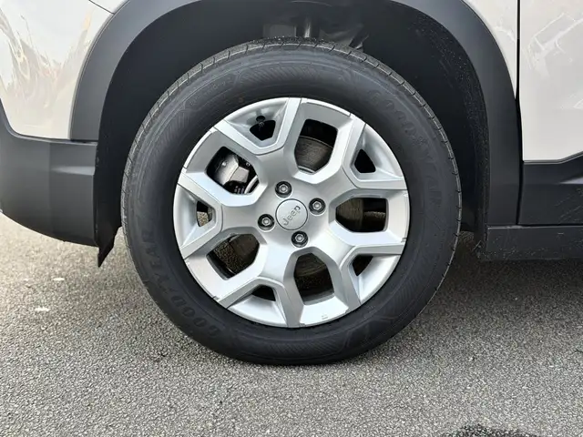 Jeep Avenger view 4