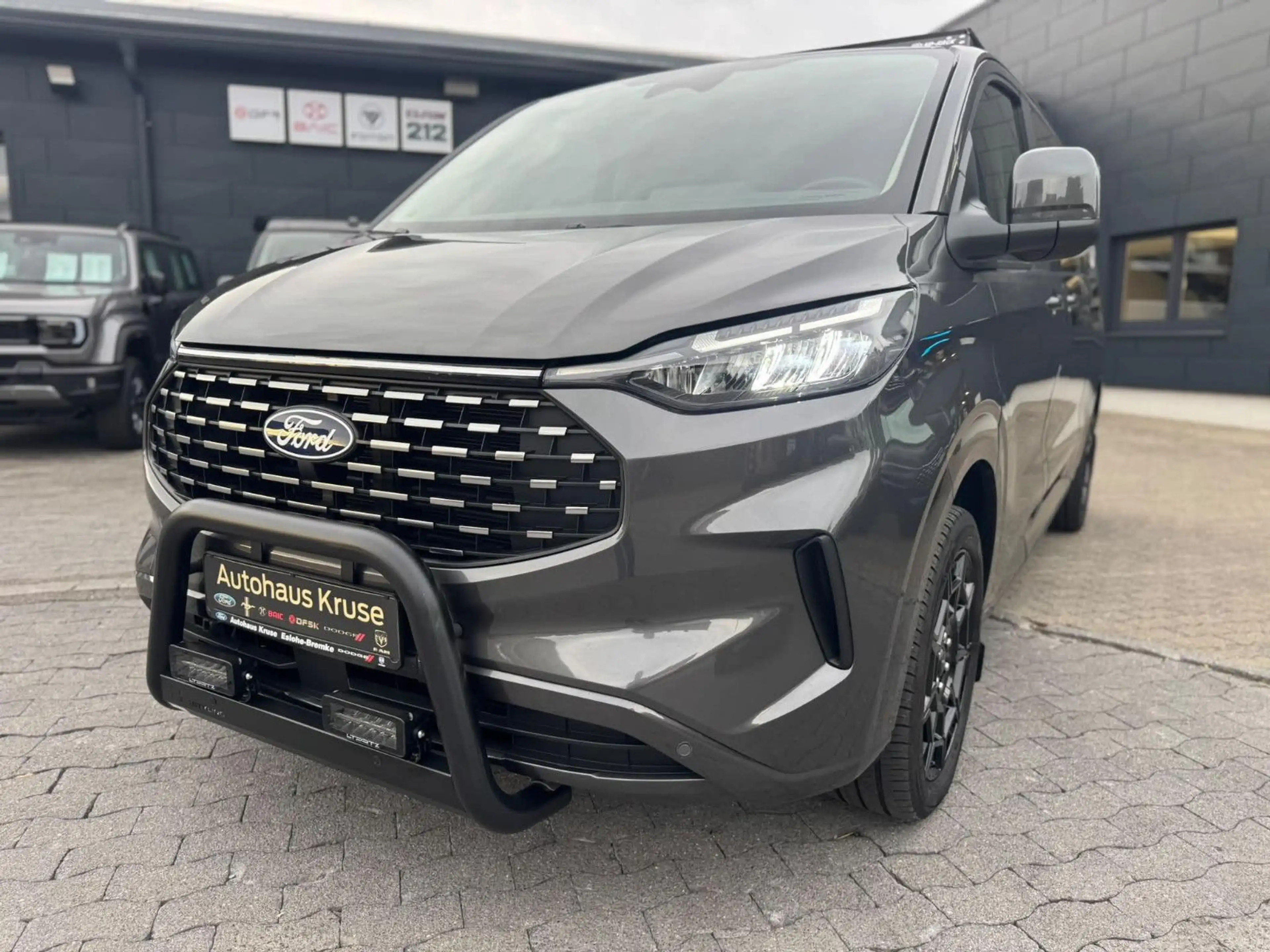 Ford Tourneo Custom 2.0 EcoBlue 110kW 320 L2 Titanium — photo 10