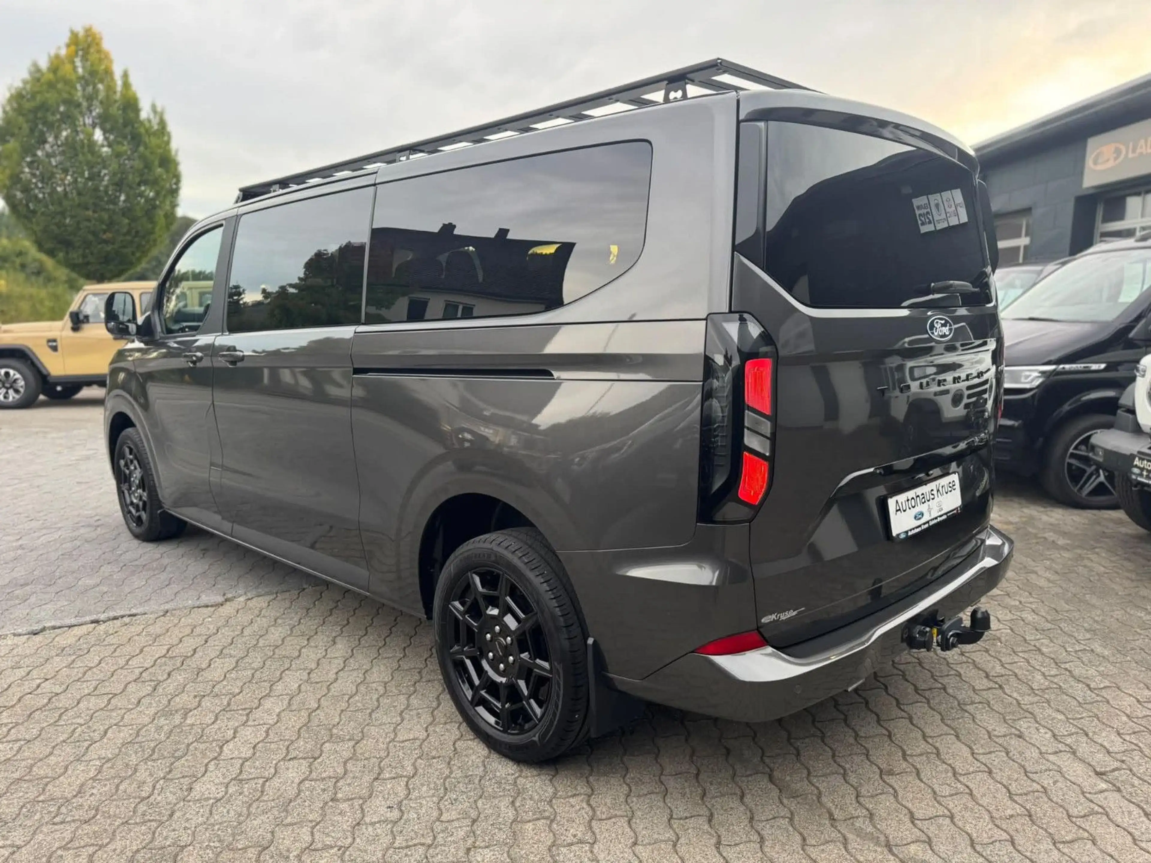 Ford Tourneo Custom 2.0 EcoBlue 110kW 320 L2 Titanium — photo 3