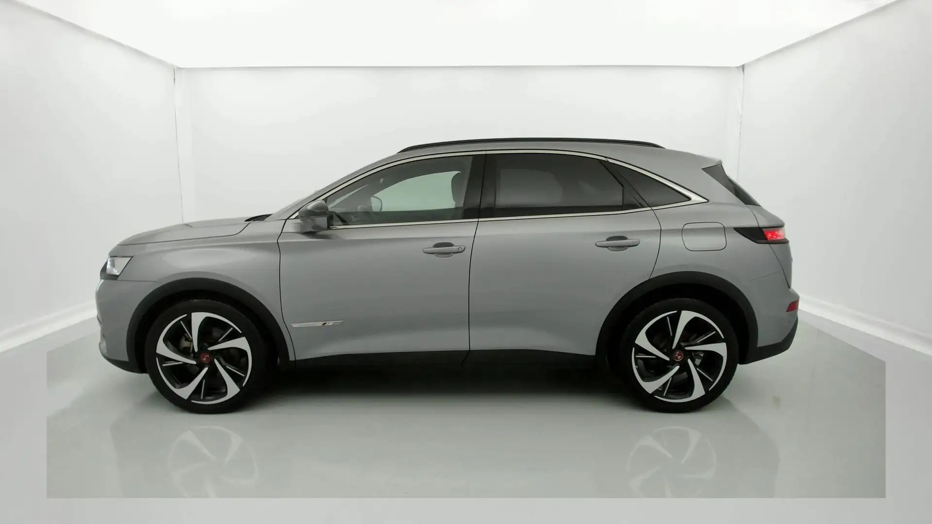 DS Automobiles DS 7 Crossback 1.6 PT. Performance Line + Aut. 225 Ezüst - 2