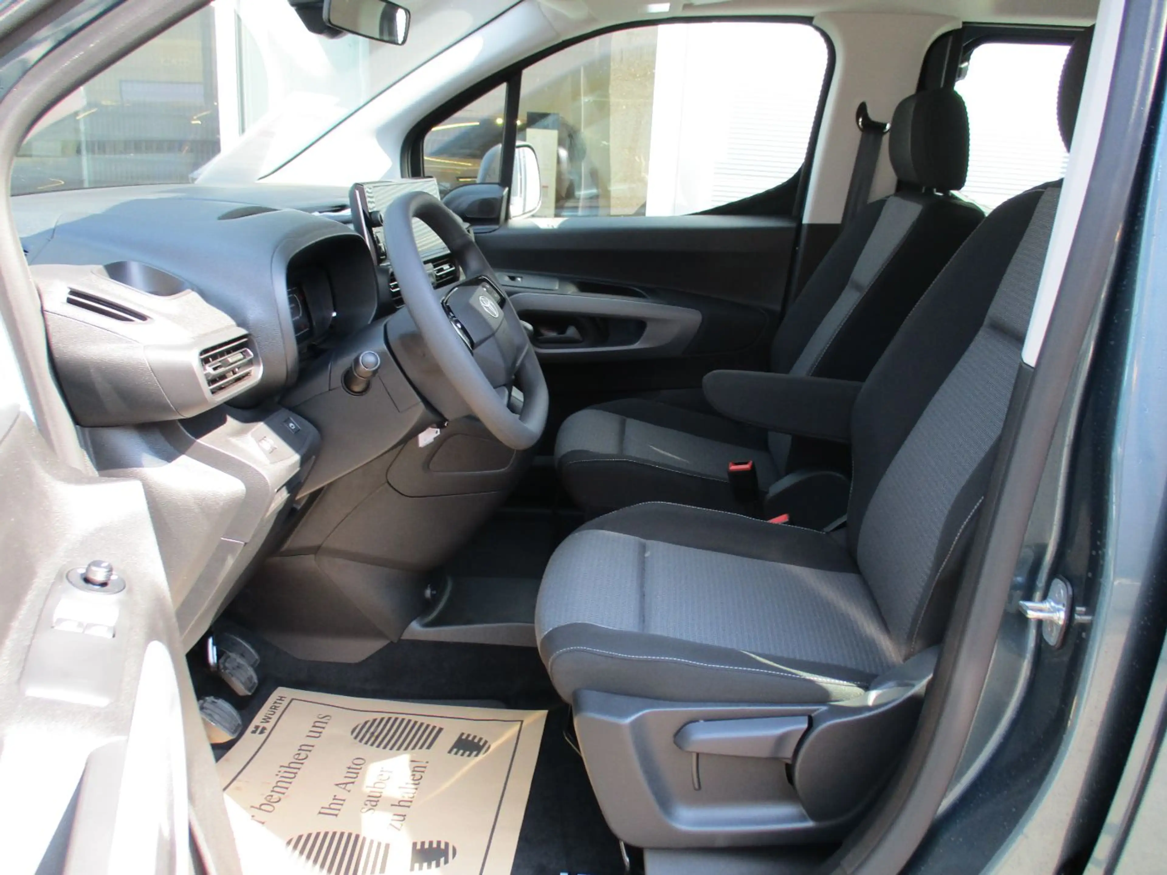 Toyota Proace City Verso 1.2 L1 Shuttle LED+Navi+PDC — photo 8