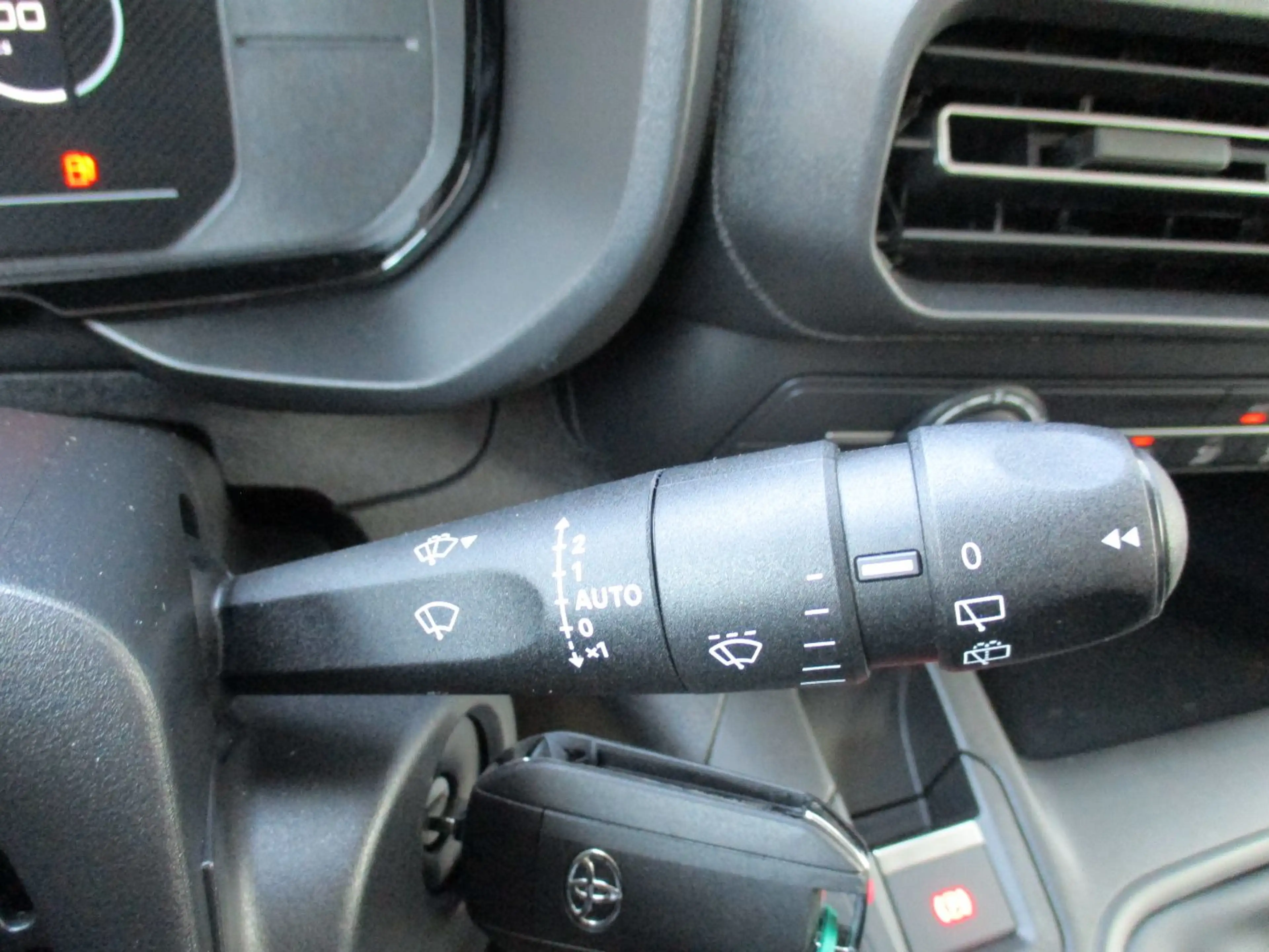 Toyota Proace City Verso 1.2 L1 Shuttle LED+Navi+PDC — photo 14