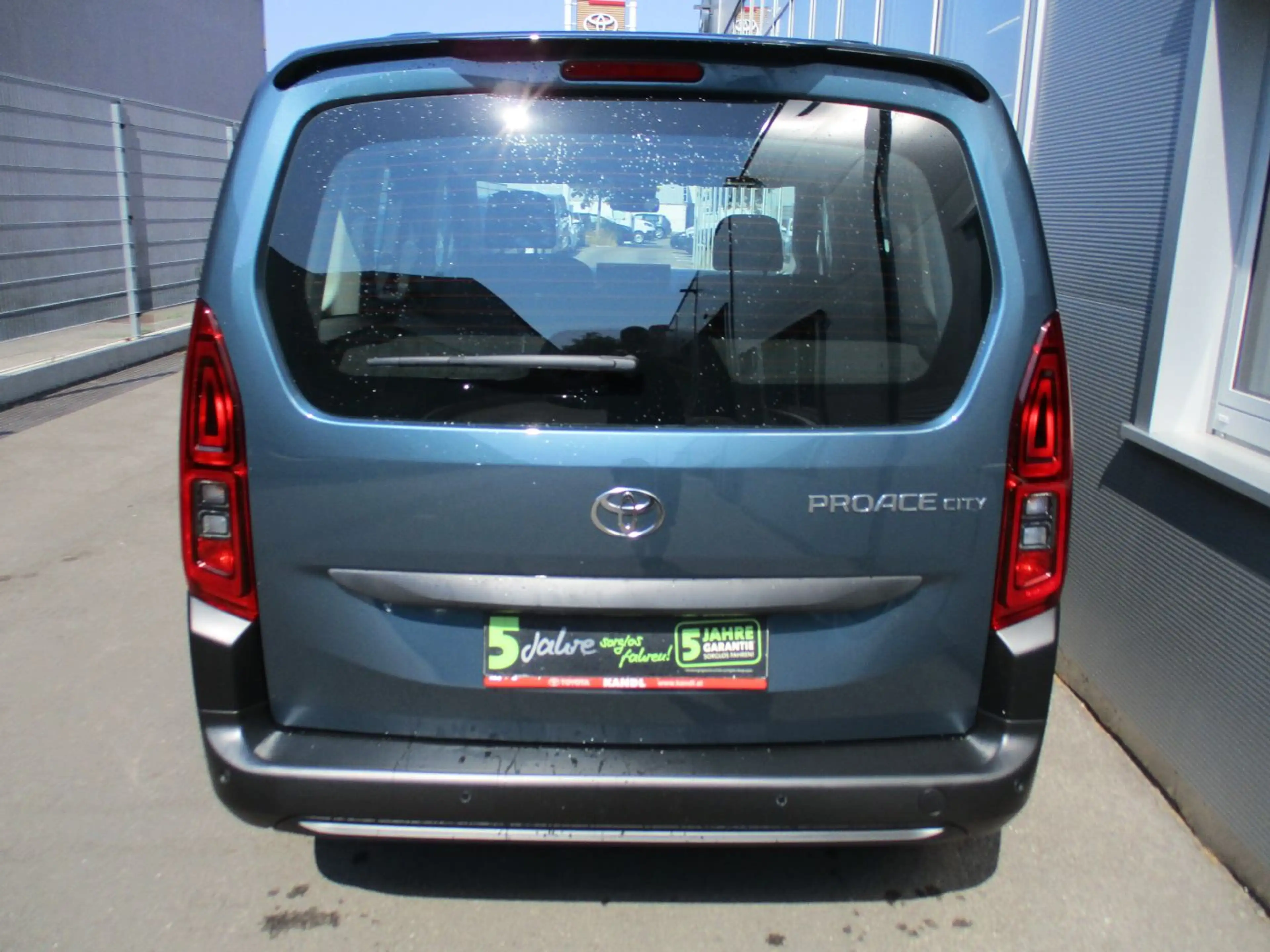 Toyota Proace City Verso 1.2 L1 Shuttle LED+Navi+PDC — photo 5