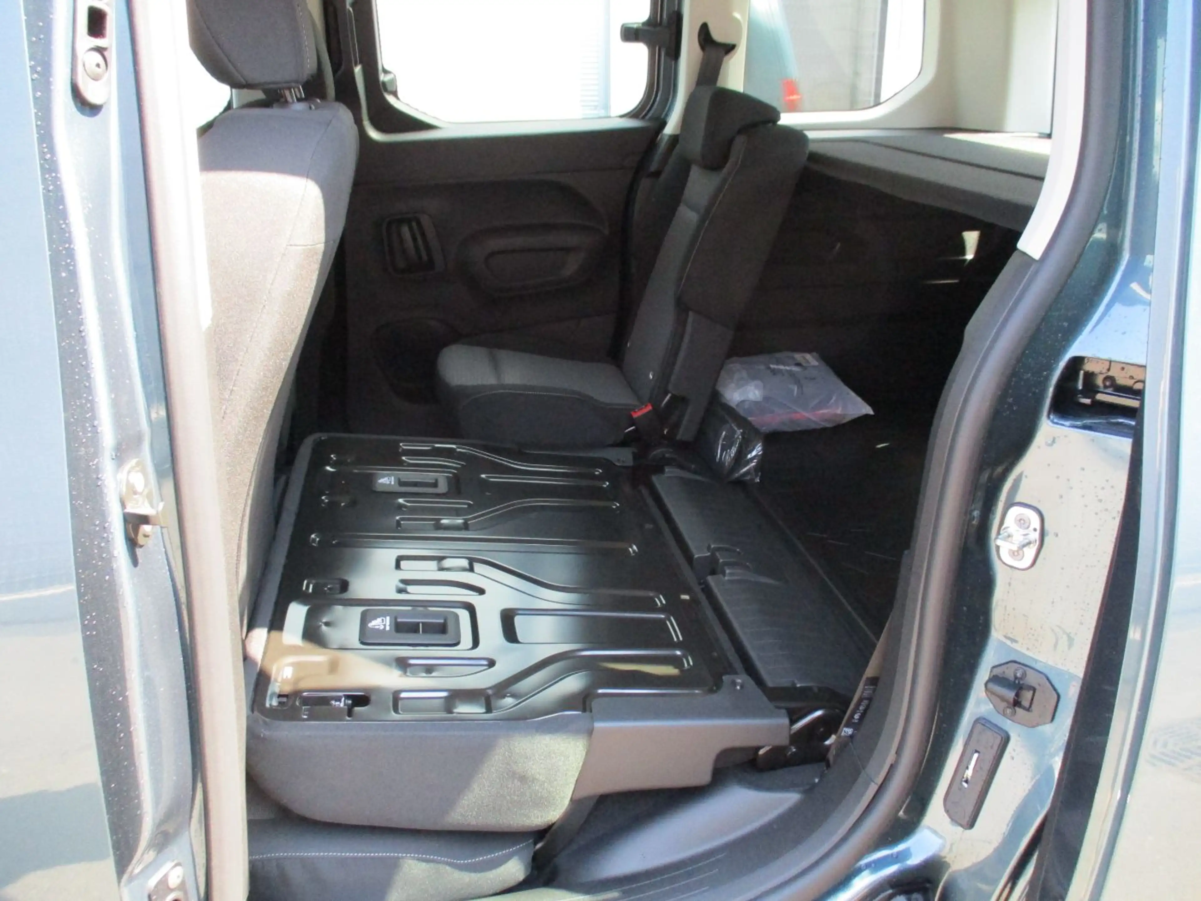Toyota Proace City Verso 1.2 L1 Shuttle LED+Navi+PDC — photo 10