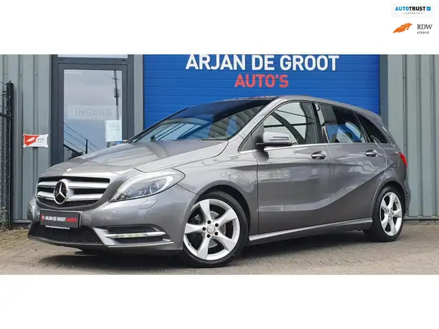 Mercedes-Benz B 200 AUTOMAAT Pano Xenon Trekhaak Cruise Clima