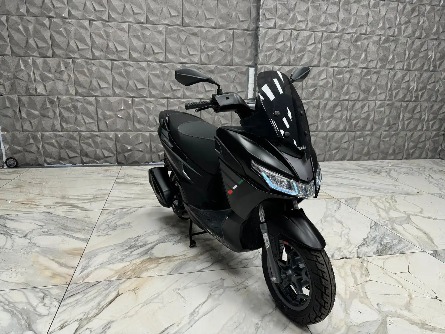 Aprilia SXR 50 Fekete - 1