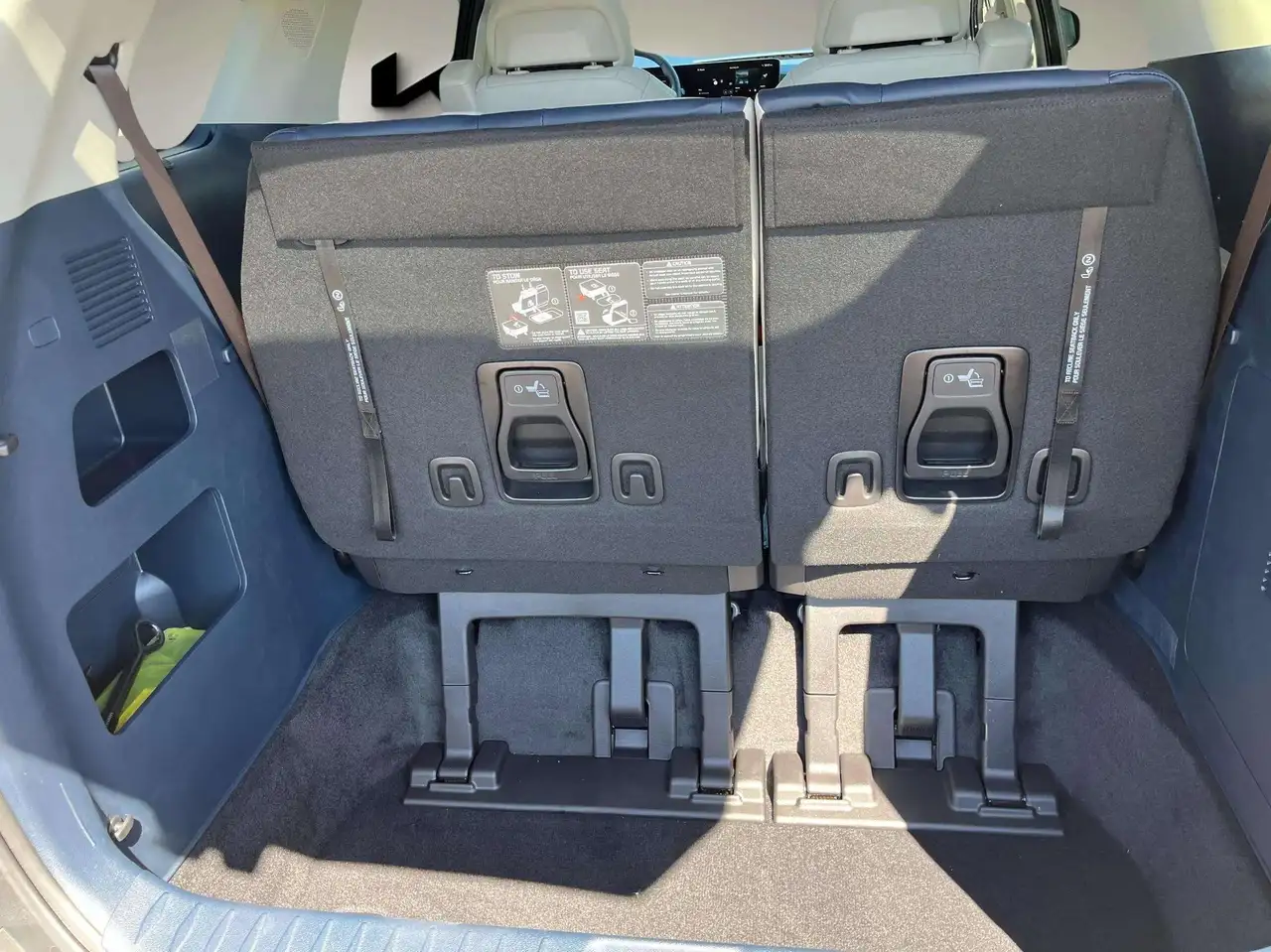 Kia Carnival снимка Kia Carnival