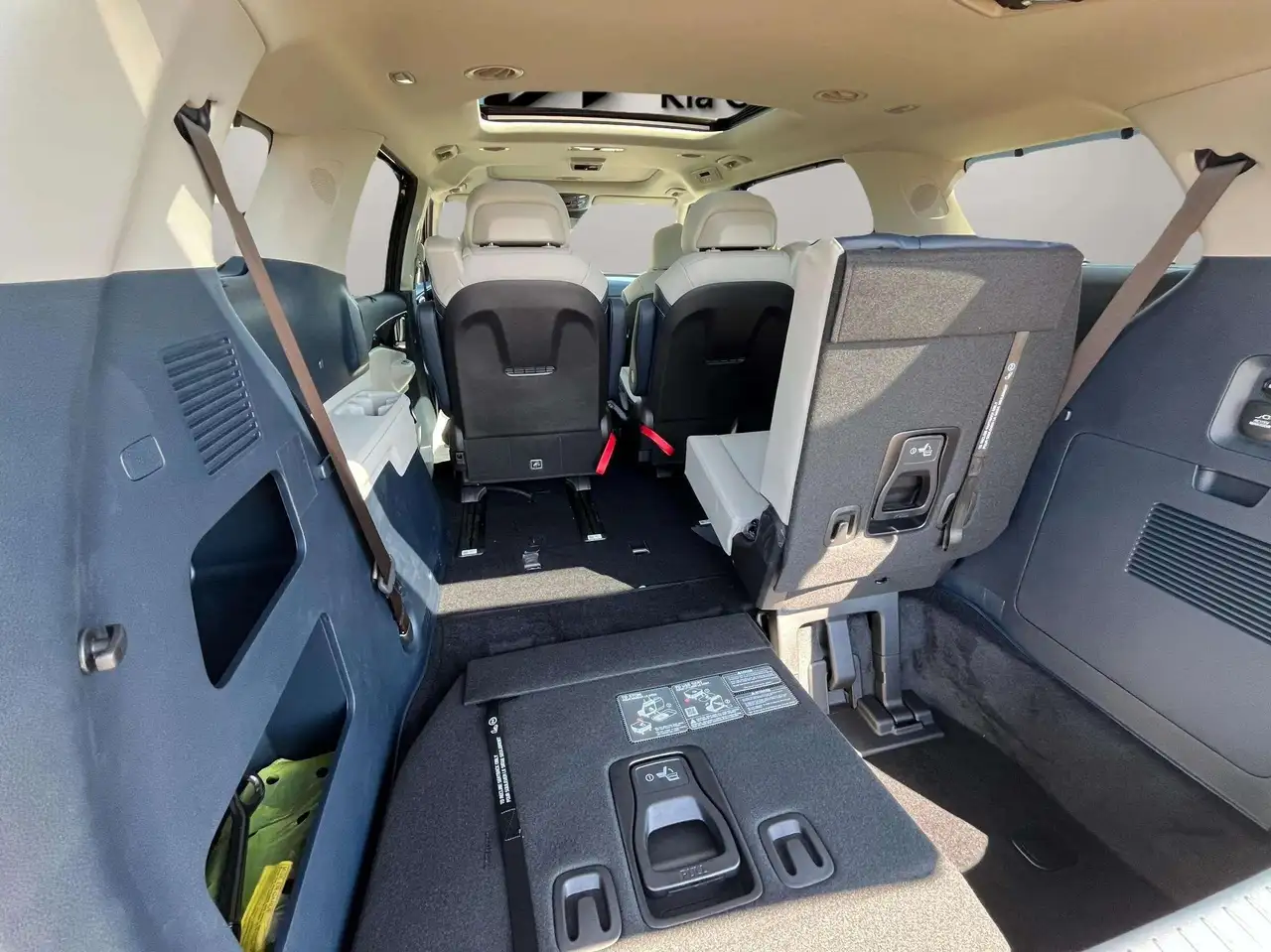 Kia Carnival снимка Kia Carnival