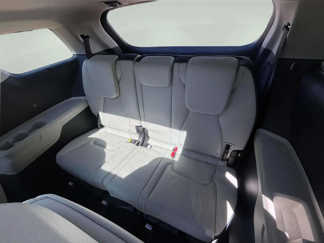 Kia Carnival снимка Kia Carnival