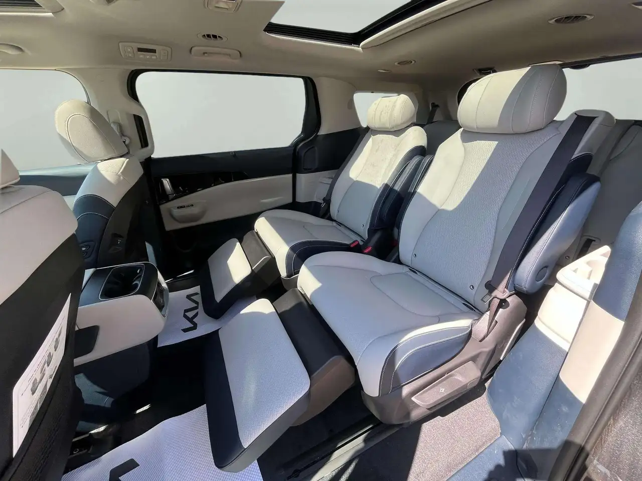 Kia Carnival снимка Kia Carnival