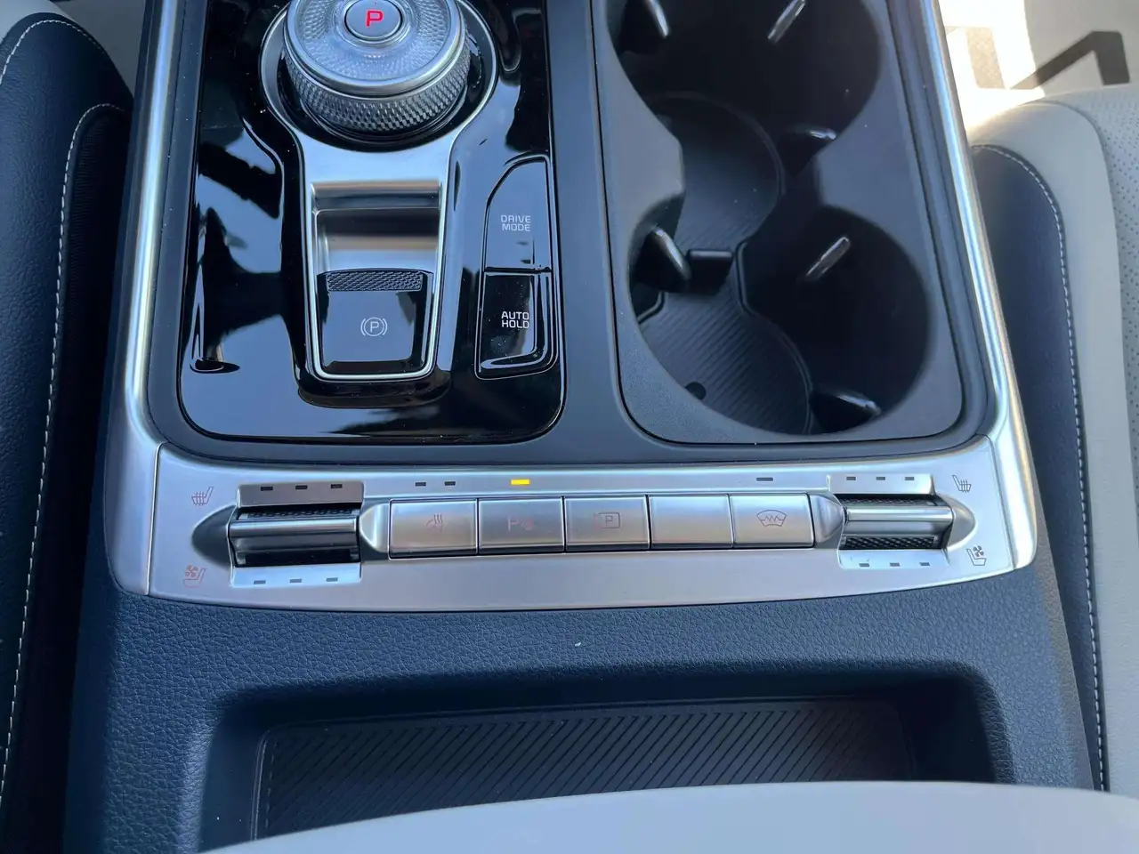Kia Carnival снимка Kia Carnival
