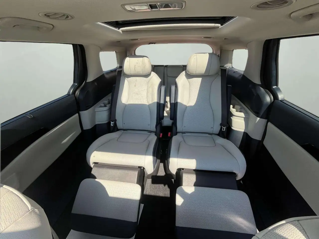 Kia Carnival снимка Kia Carnival